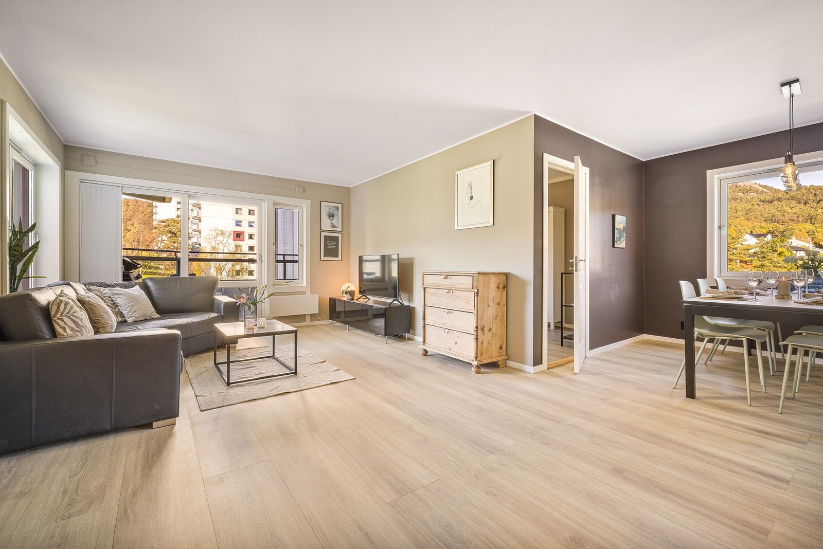 En stor og flott hjørneleilighet med pene kvaliteter og god standard Galleribilde