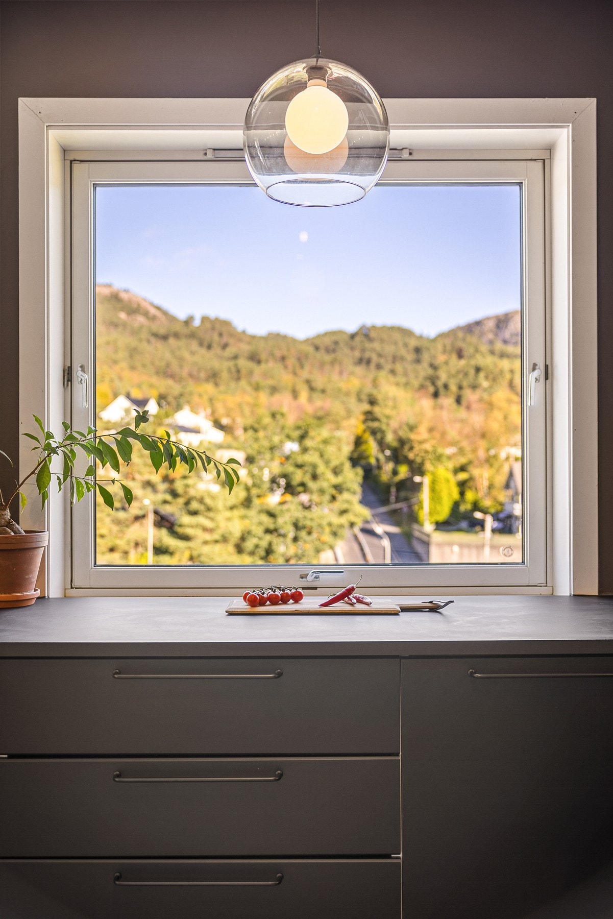 Den flotte utsikten er gjennomgående for alle rommene i leiligheten Galleribilde