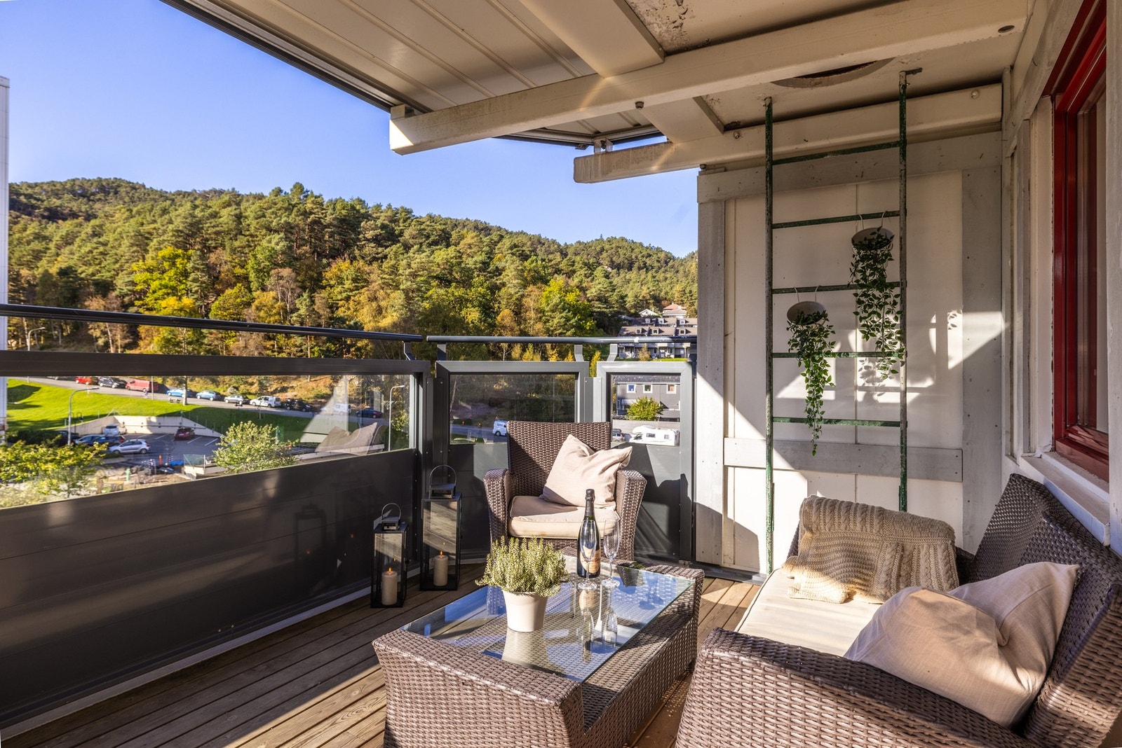 Balkongen måler hele 16 kvm Galleribilde