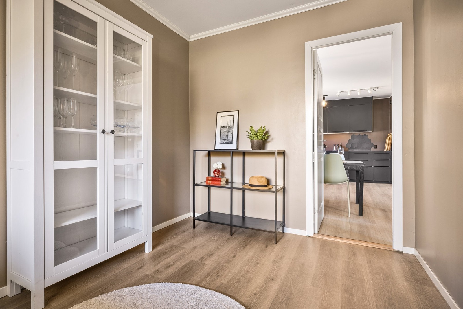 Her også har man god plass til ulik møblering og oppbevaringsløsninger Galleribilde