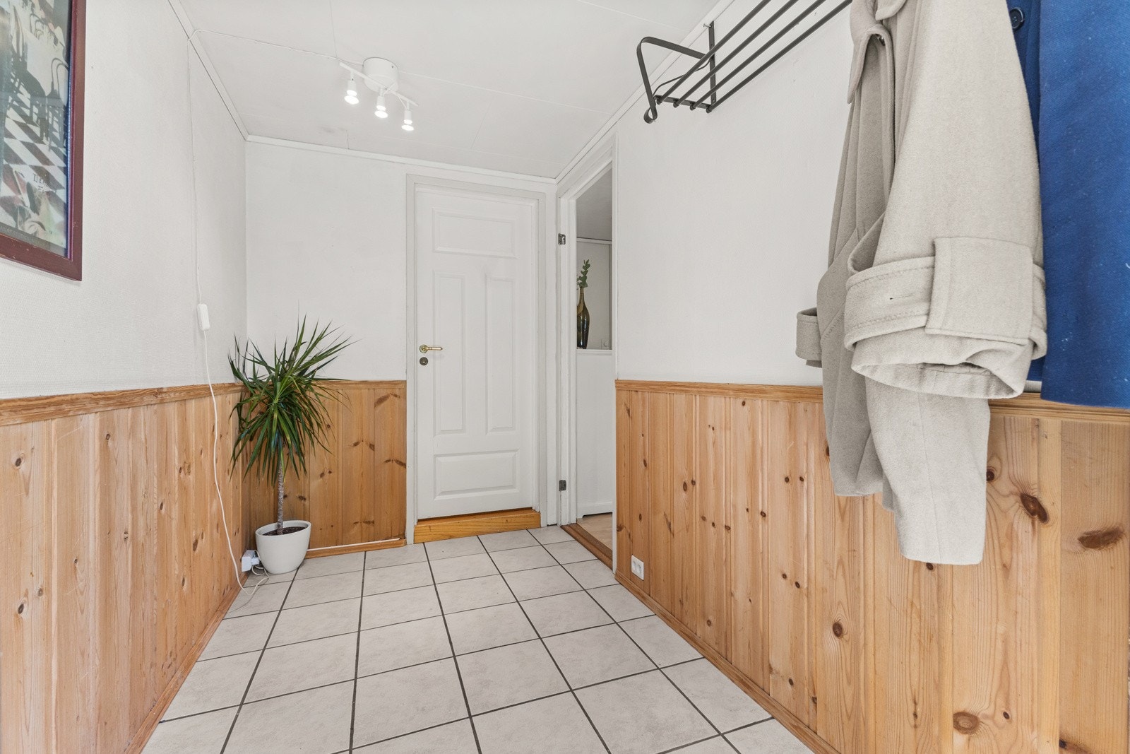 u. etasje har separat entré og har gode opphengsmuligheter for yttertøy. Galleribilde