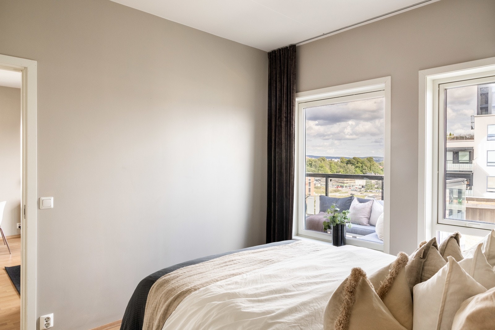 Inngang fra stuen til hovedsoverommet Galleribilde