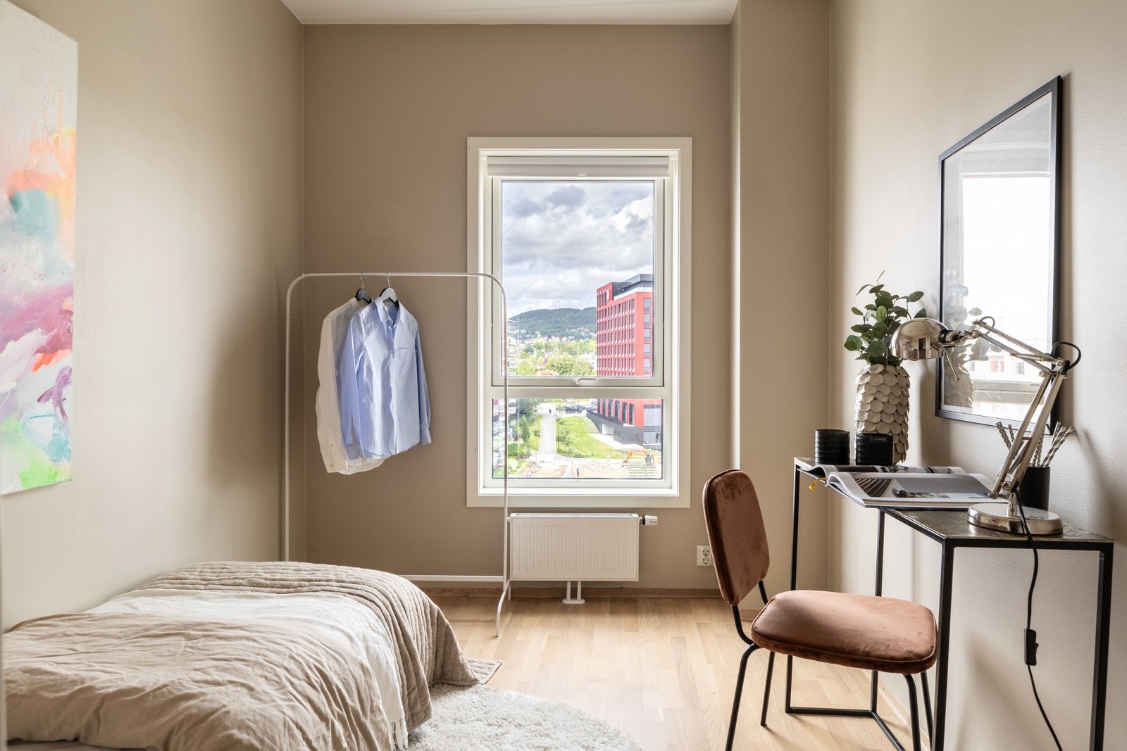 Soverom 2 med god plass til det du behøver Galleribilde