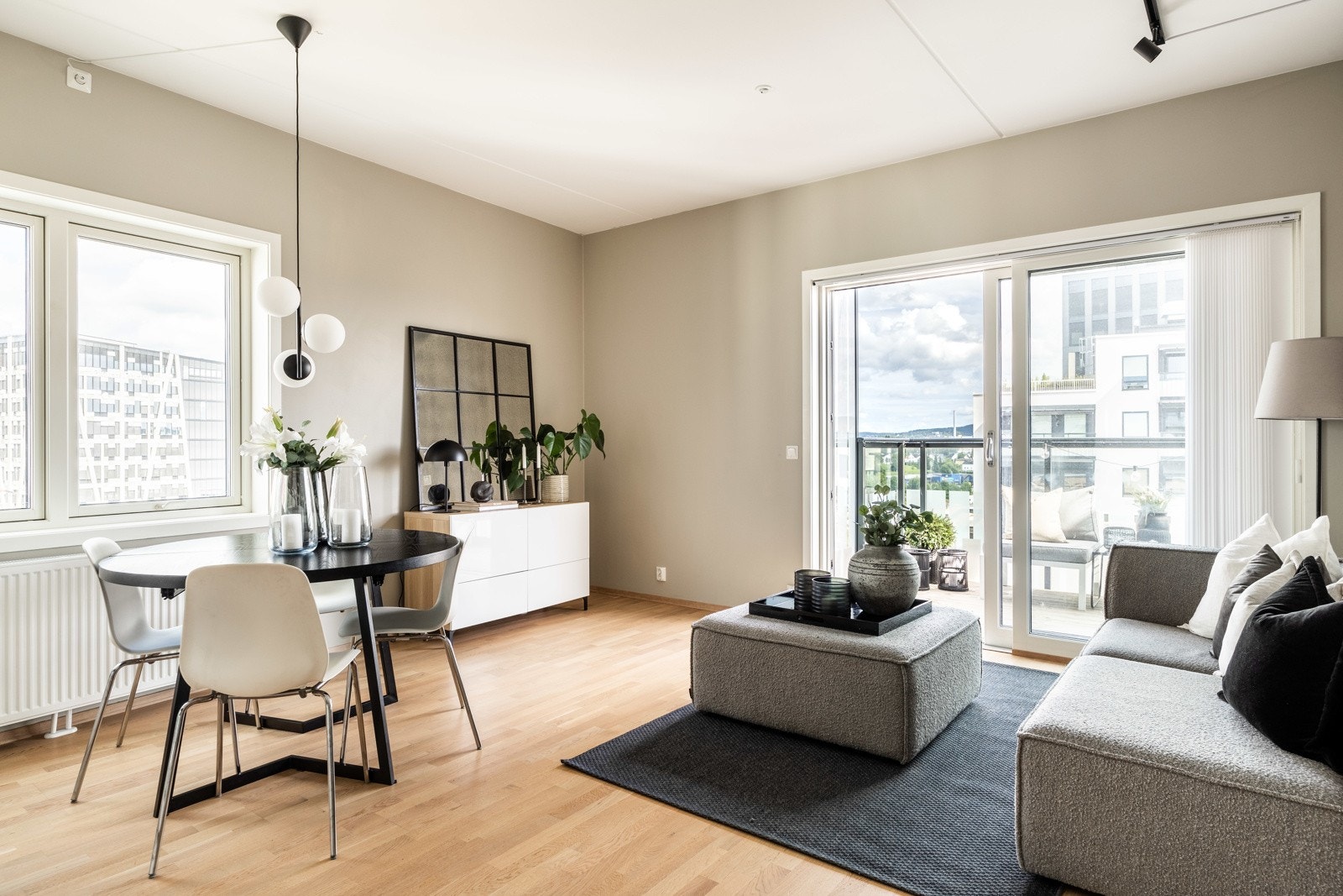 En lys og moderne 3-roms med nydelig sydøstvendt balkong Galleribilde