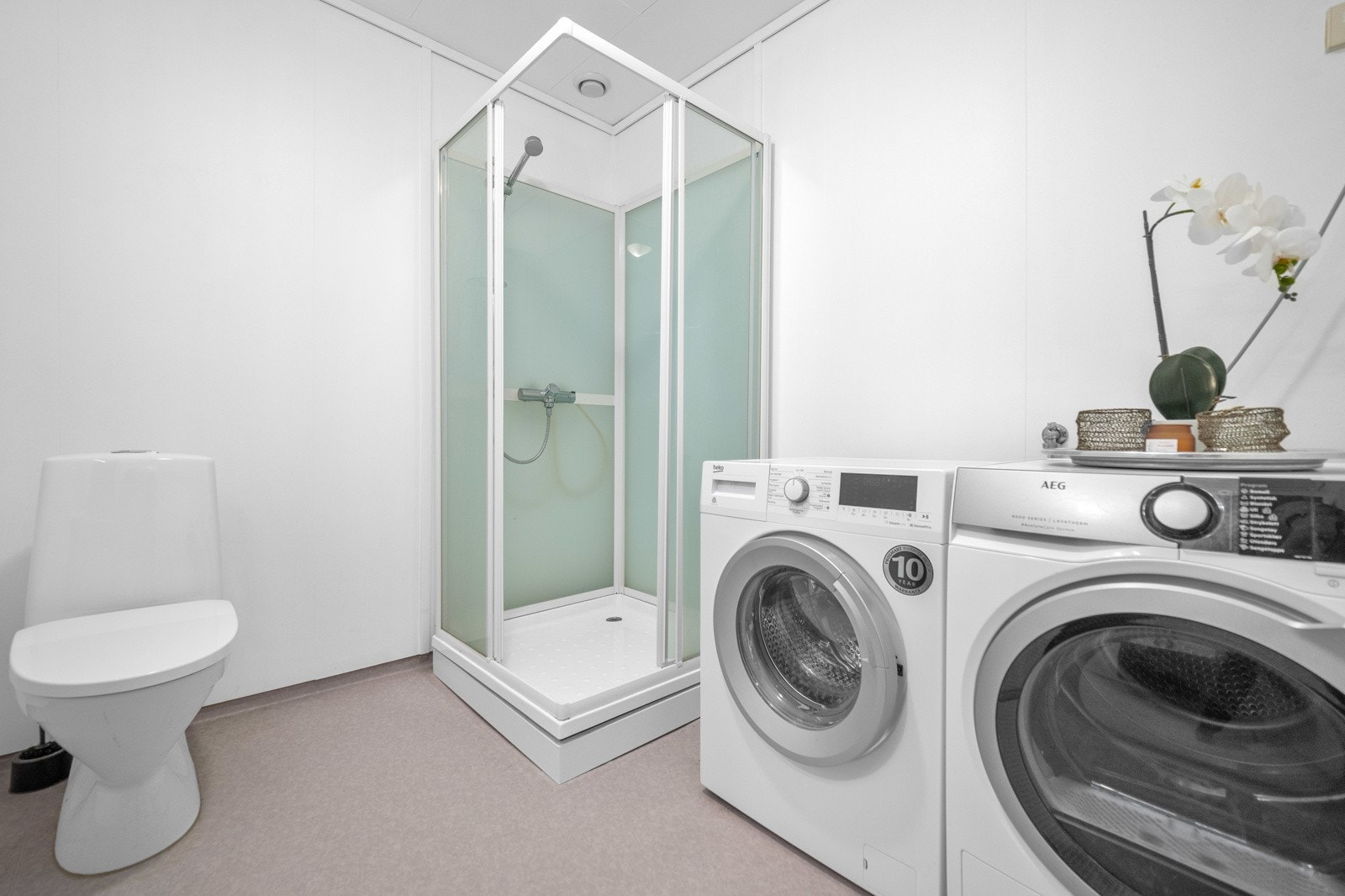 På badet er det elektrisk gulvvarme under gulvbelegget. Galleribilde