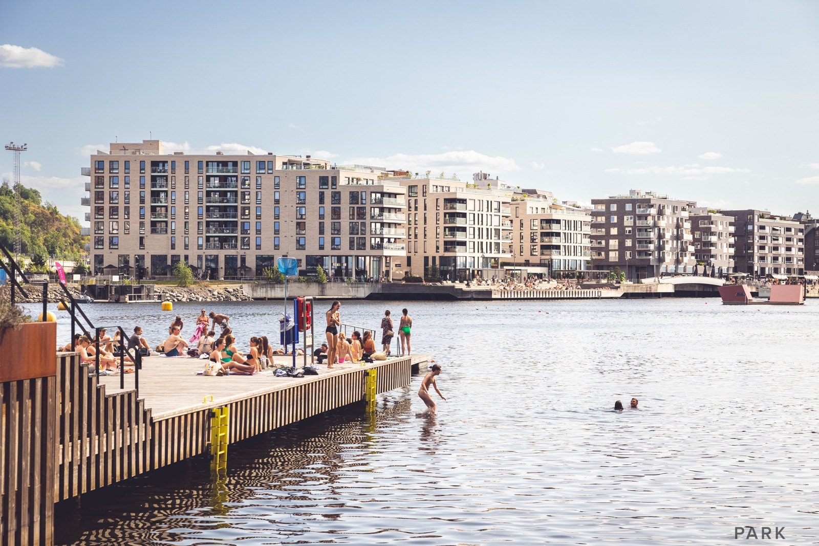 Bjørvika er det ultimate stedet for alle badenymfer, med badeplasser som Operastranda, Sørenga sjøbad og bryggeanleggene langs Havnepromenaden. Galleribilde