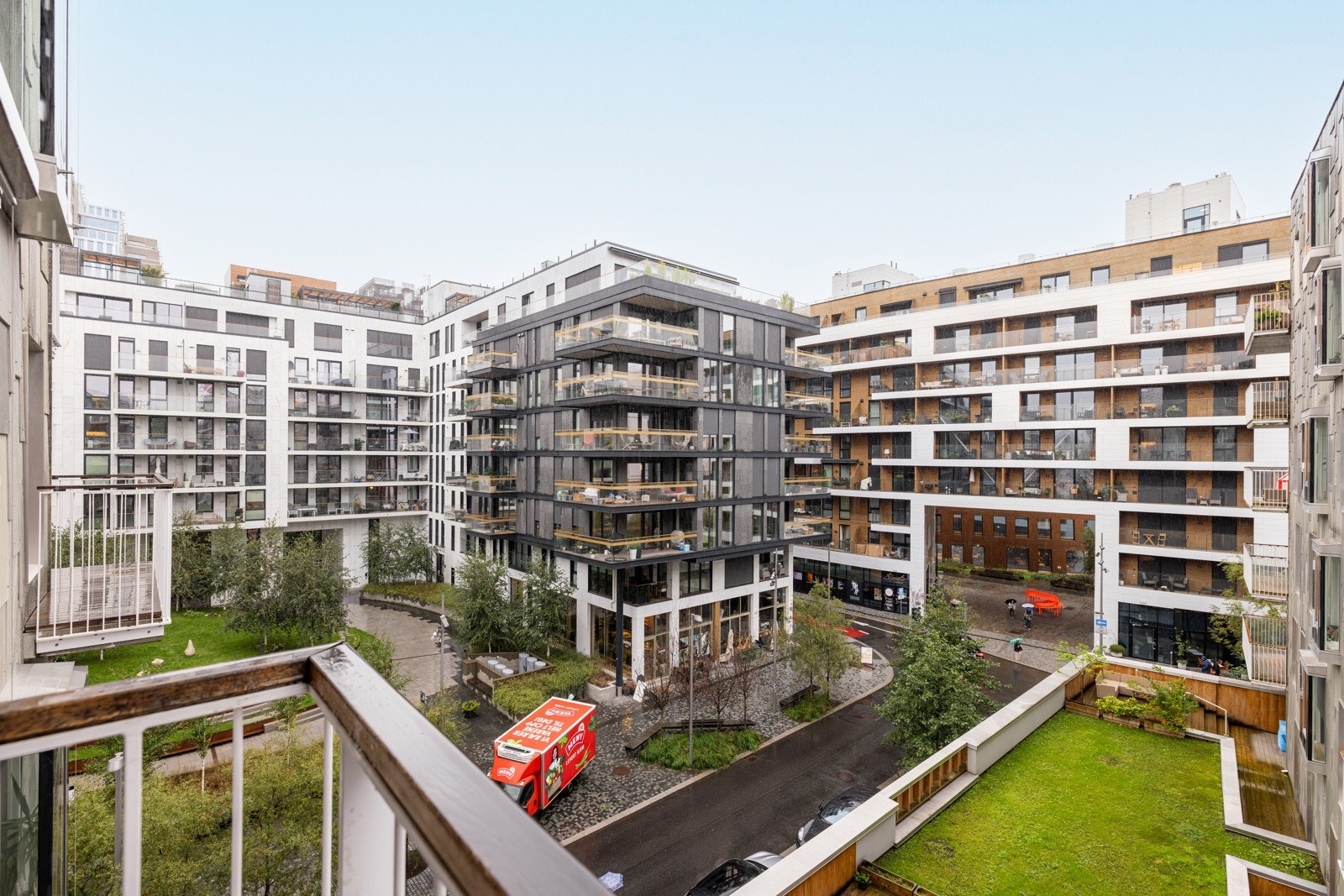 Leiligheten er omgitt av den særegne arkitekturen til Vannkunsten som smelter naturlig sammen med de inspirerende uteområdene. Galleribilde
