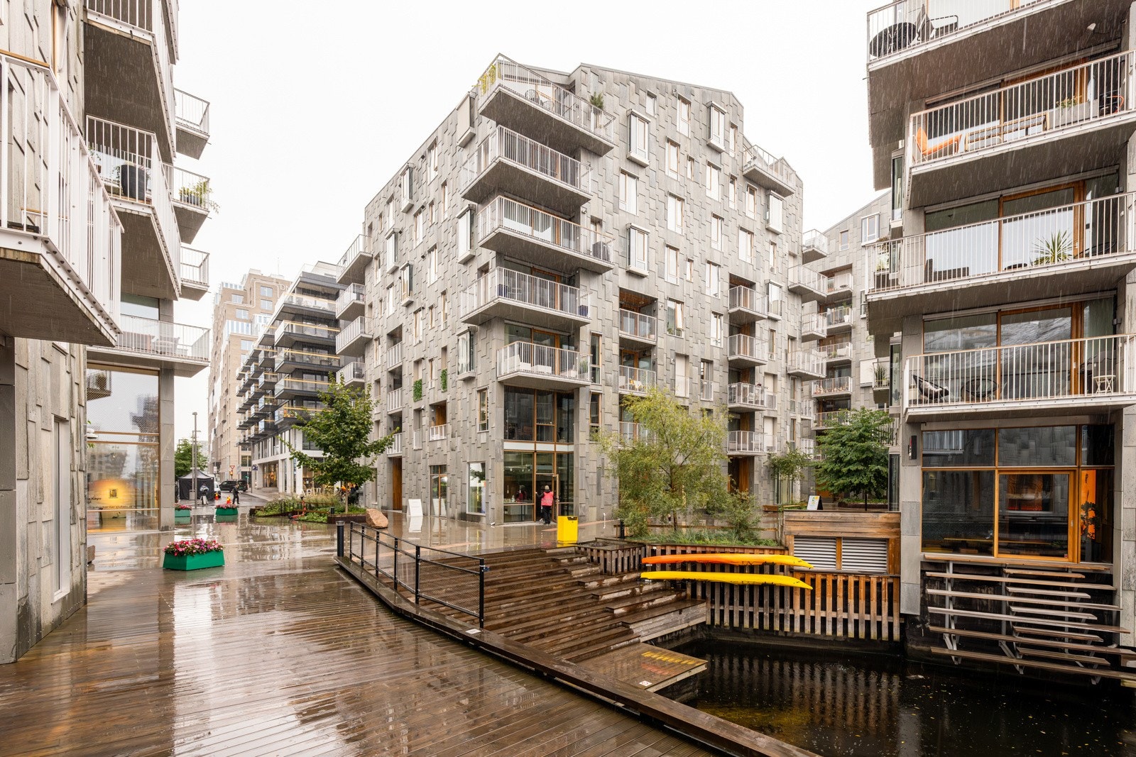 Bygget er anerkjent for sin unike tilpasning til omgivelsene. Galleribilde