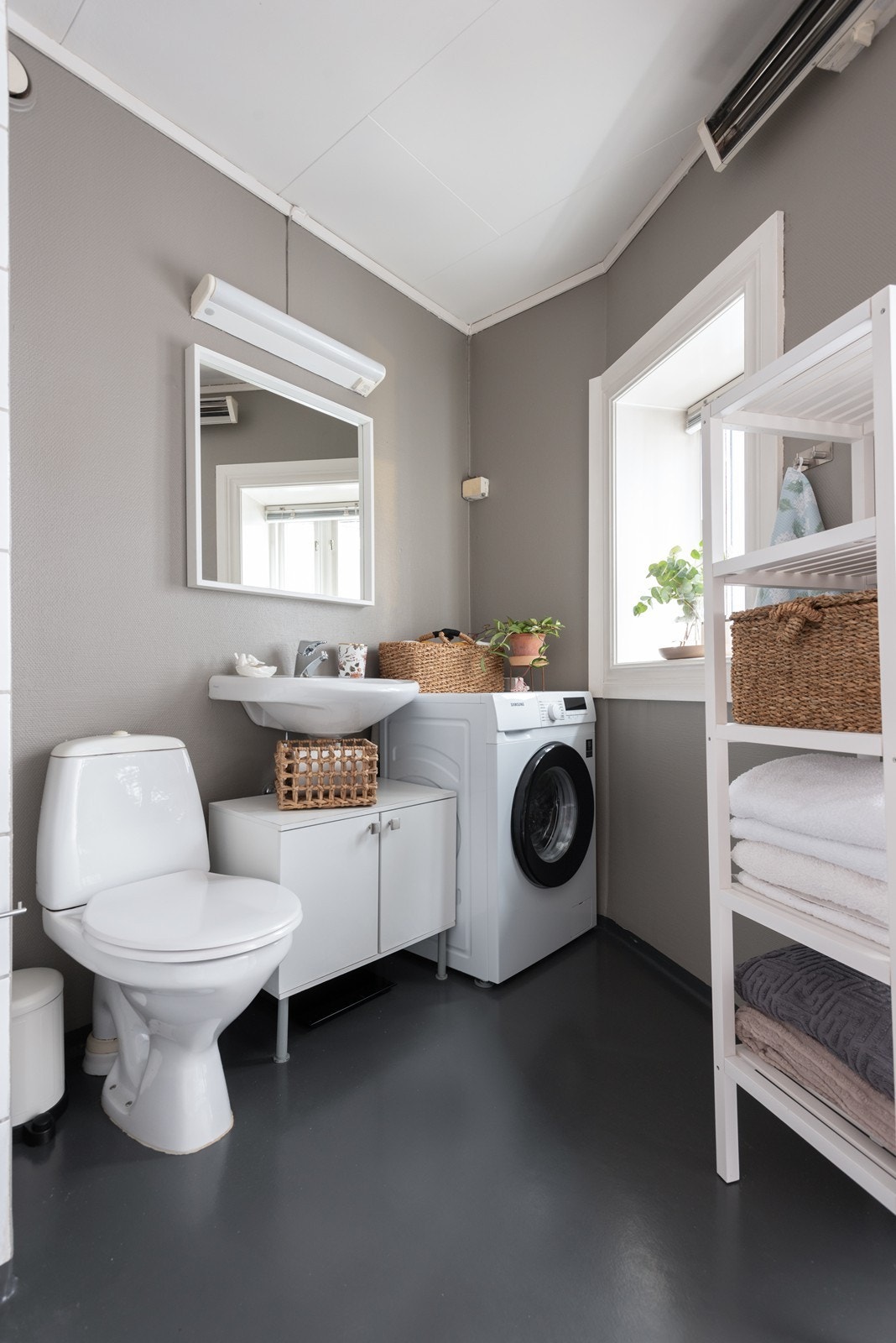 Badet er av god størrelse og er overflatebehandlet de senere årene. Galleribilde