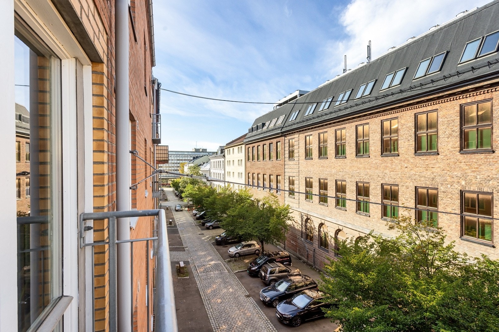 Utsikt nedover koselige Sigurds gate fra balkongen. Galleribilde