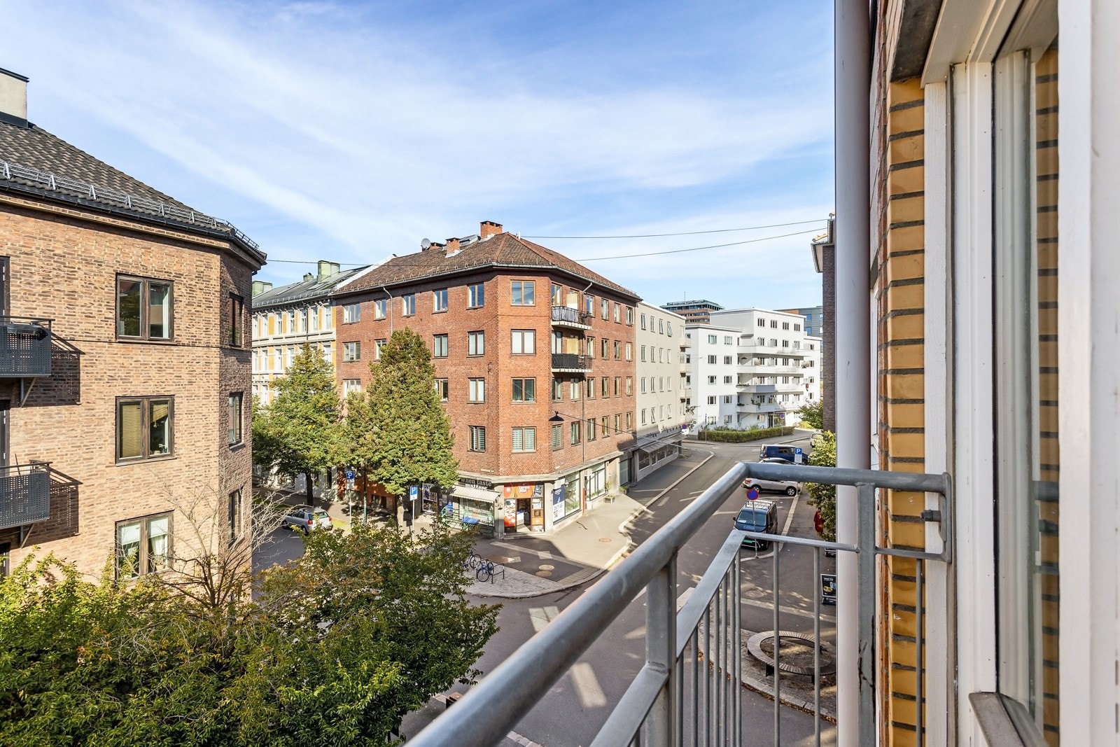 Her bor du sentralt til med kort vei til "alt" du trenger i hverdagen. Galleribilde