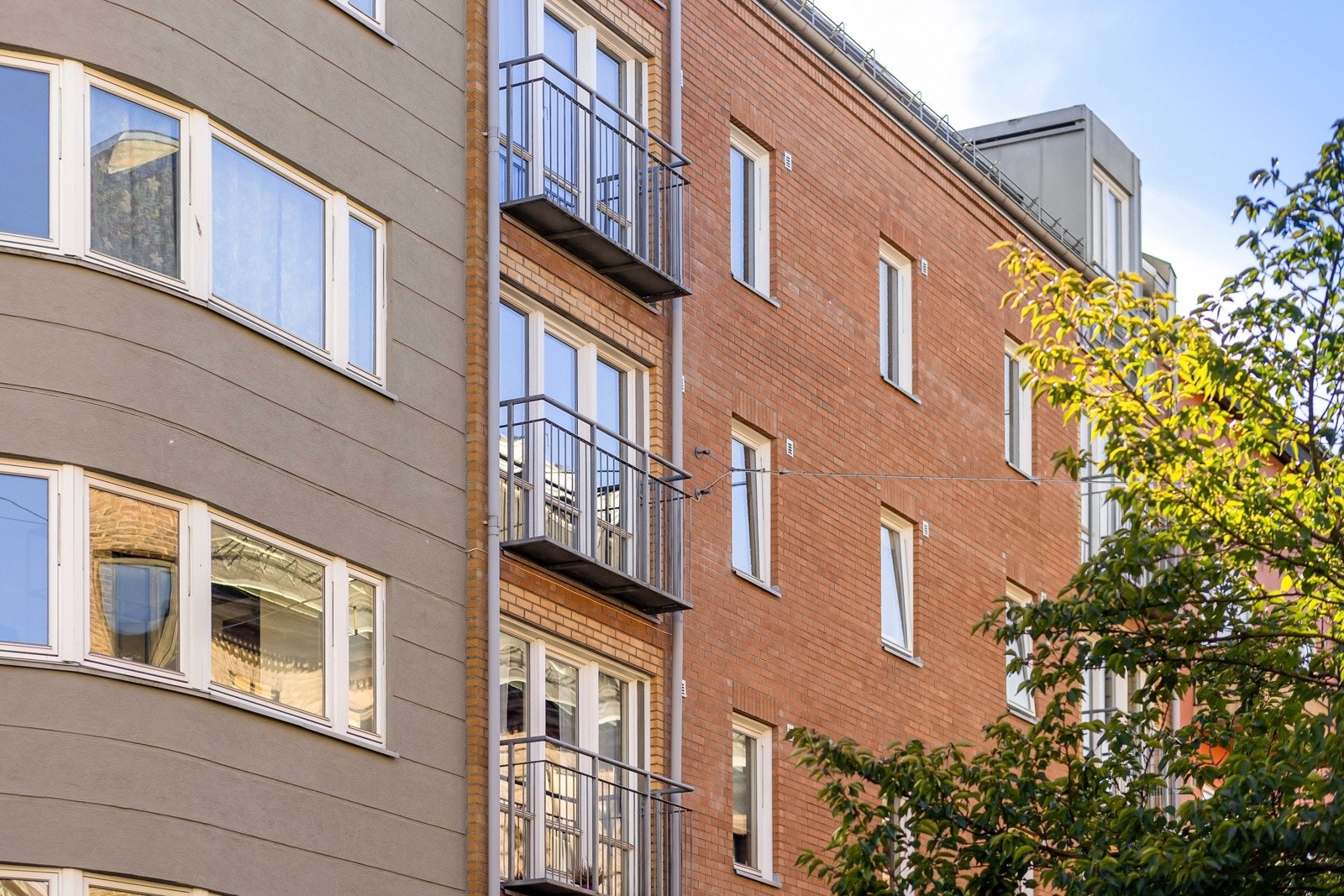 Boligen ligger usjenerende til i byggets 4. etasje. Galleribilde