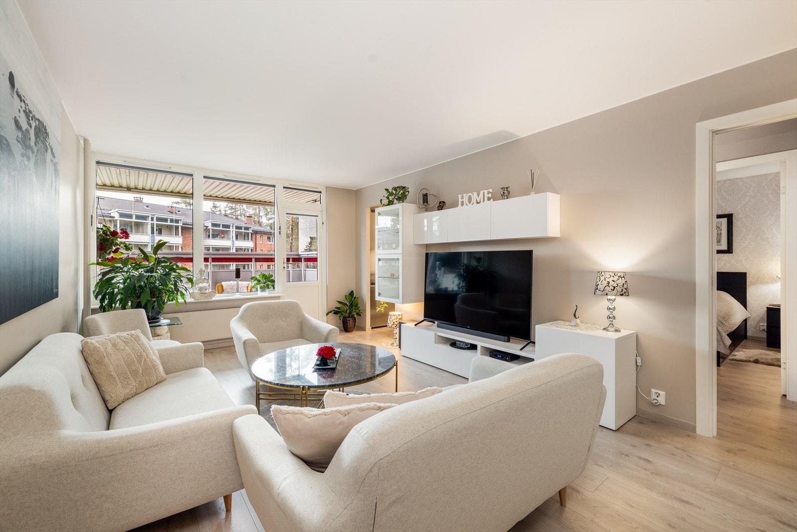 EieindomsMegler1 ved Carina Myhre presenterer Moflatvegen 8! Galleribilde