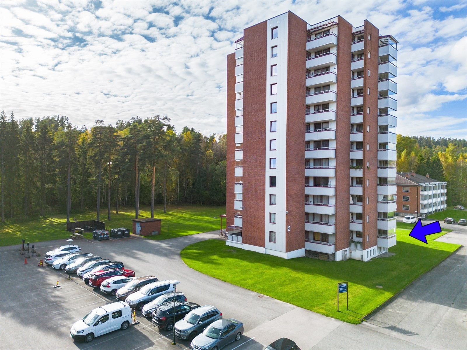 Boligen ligger fint til med enkel adkomst i 1. etasje tilknyttet Sykehuspersonalet V borettslag. Galleribilde