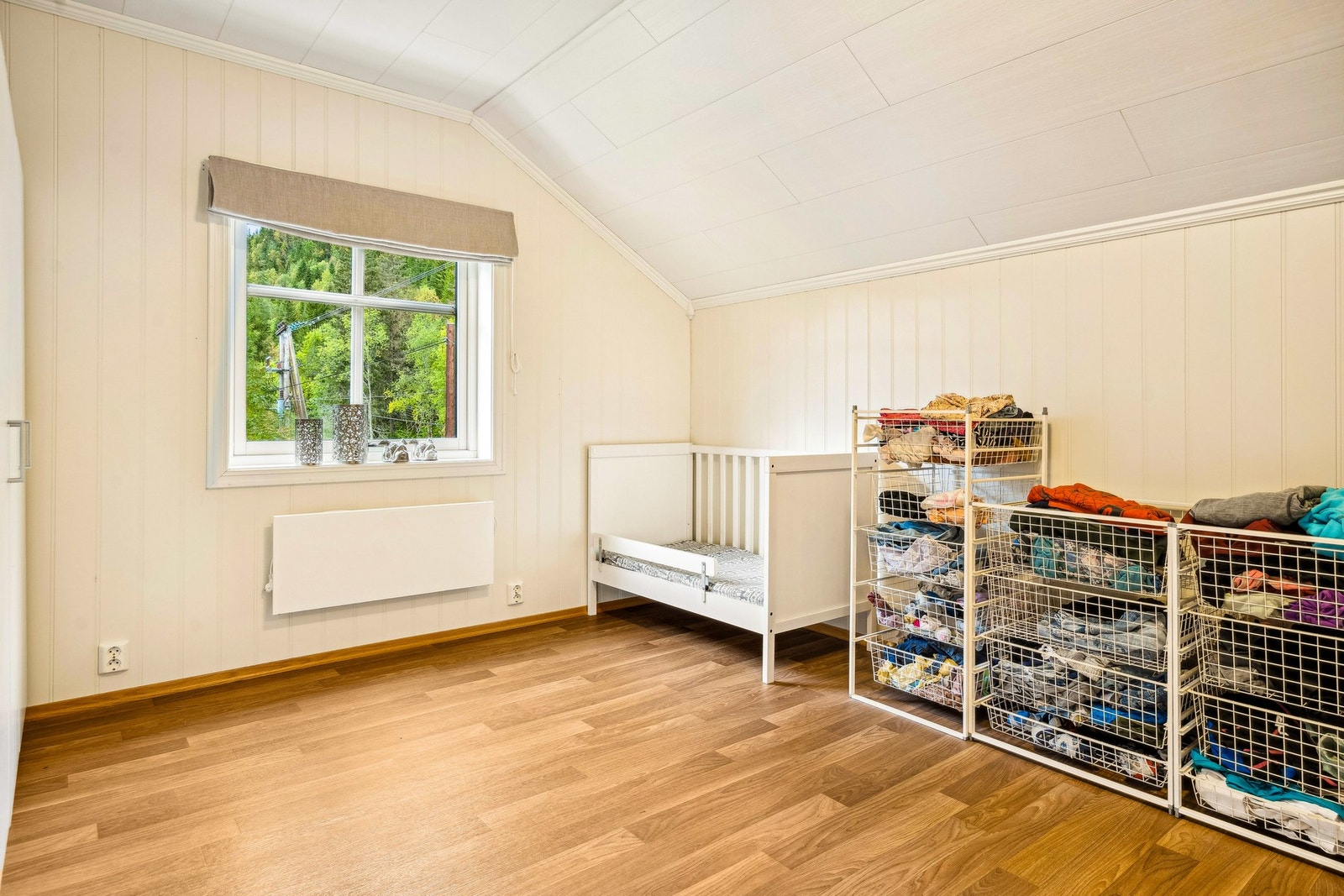 Garderoberom, godkjent som soverom. Galleribilde