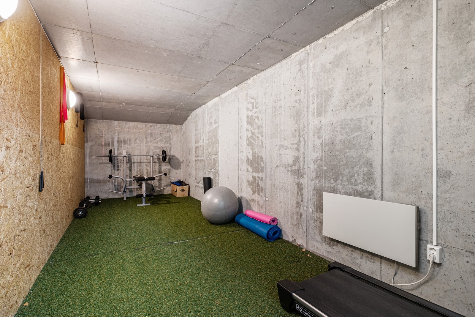 Praktisk trimrom i sokkeletasje. Galleribilde