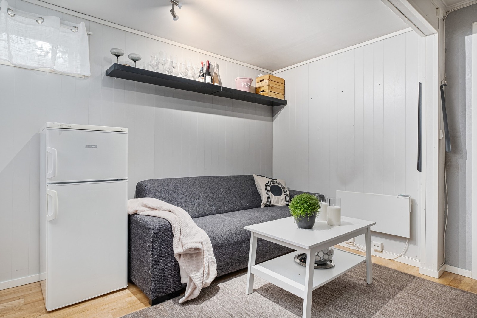 Stue sokkeletasjen. Utleiedelen er leid ut per i dag for kr,- 12.000 per mnd. Galleribilde