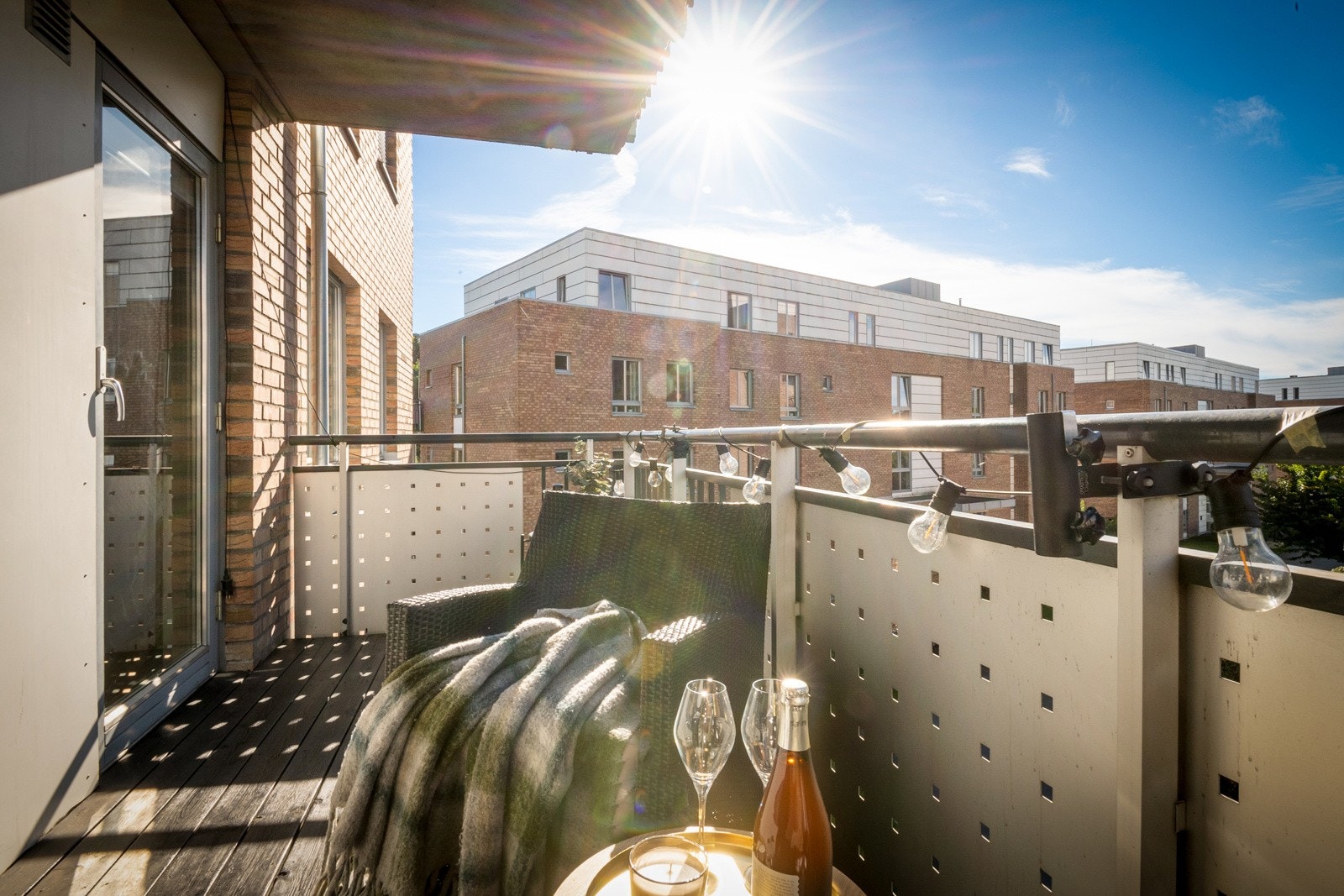 Balkongen er et hyggelig oppholdssted både på sommer og vinterstid. Galleribilde