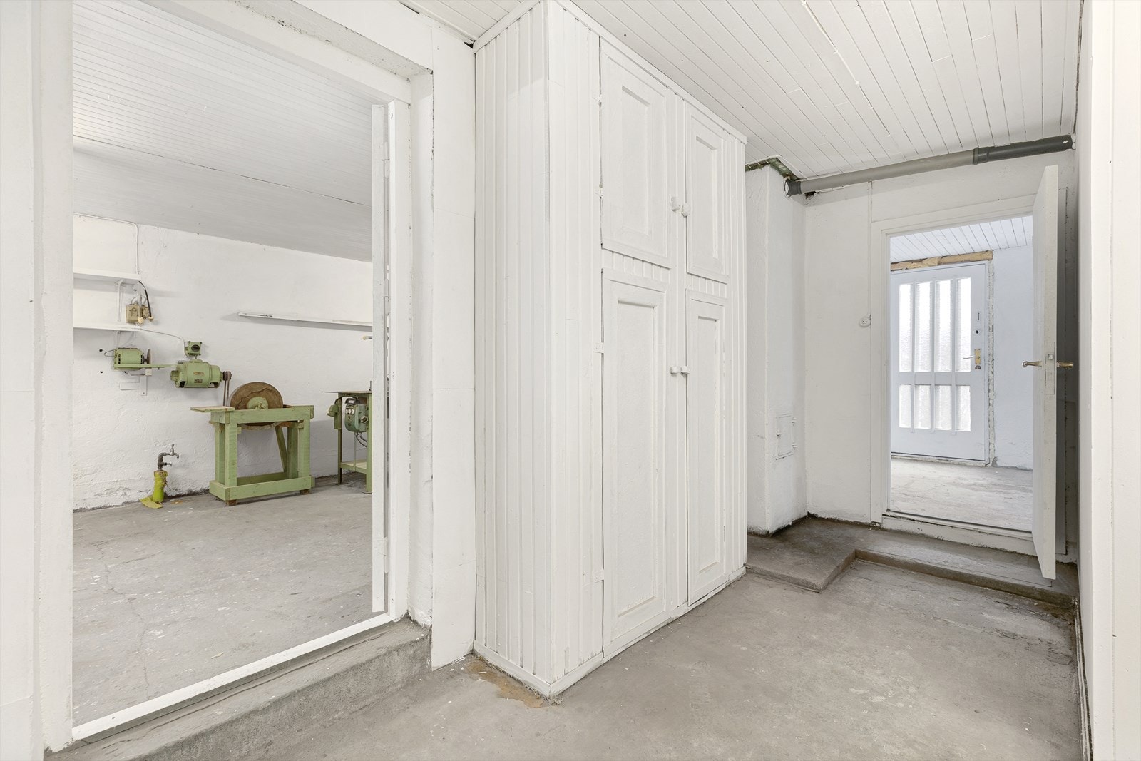 Kjeller har også egen inngang Galleribilde