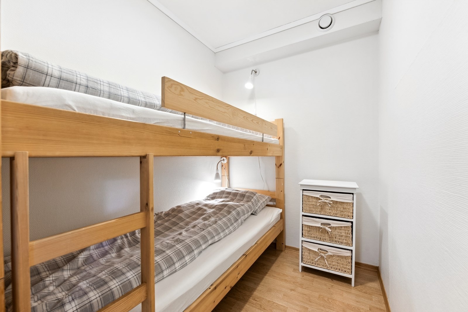 To av rommene har ikke vindu, men ventilasjonsanlegg. Galleribilde