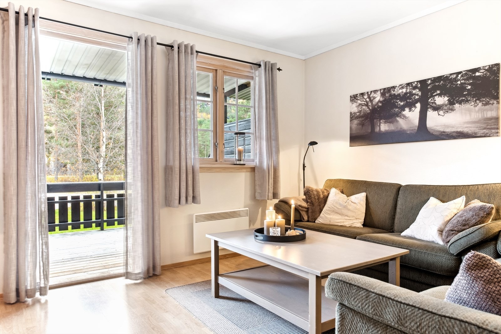 Standarden i denne, er fin og gjennomført. Leiligheten overtas med mye innbo og løsøre slik at du kan starte det gode liv i Vrådal med en gang du overtar. Galleribilde
