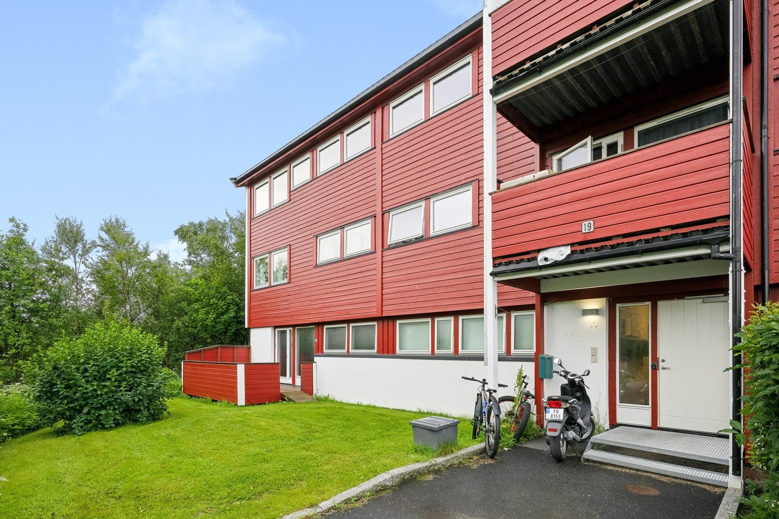 Borettslaget ligger i gangavstand til alle daglige fasiliteter. Galleribilde