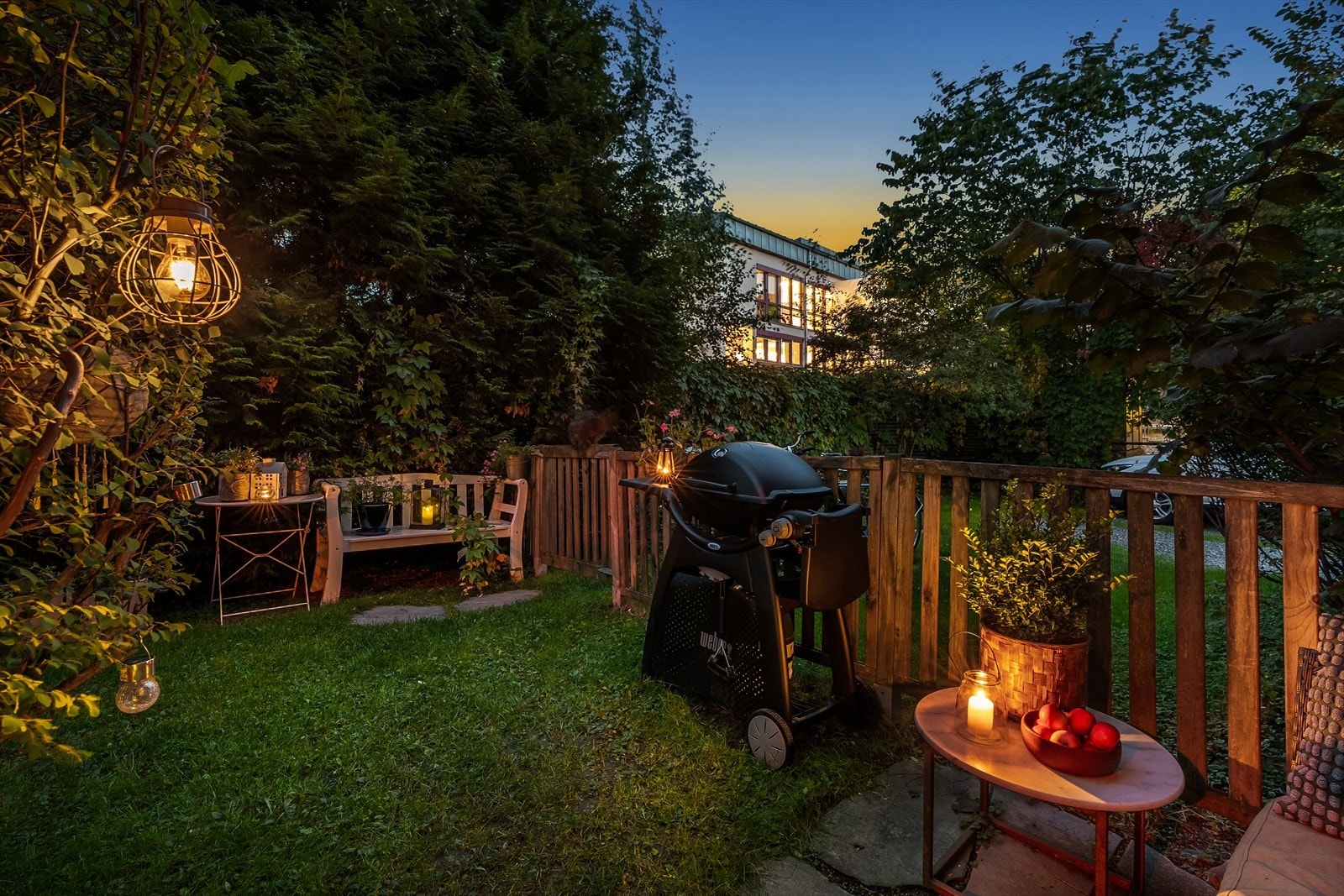 Her ligger du skjermet og rolig til i private og grønne omgivelser Galleribilde