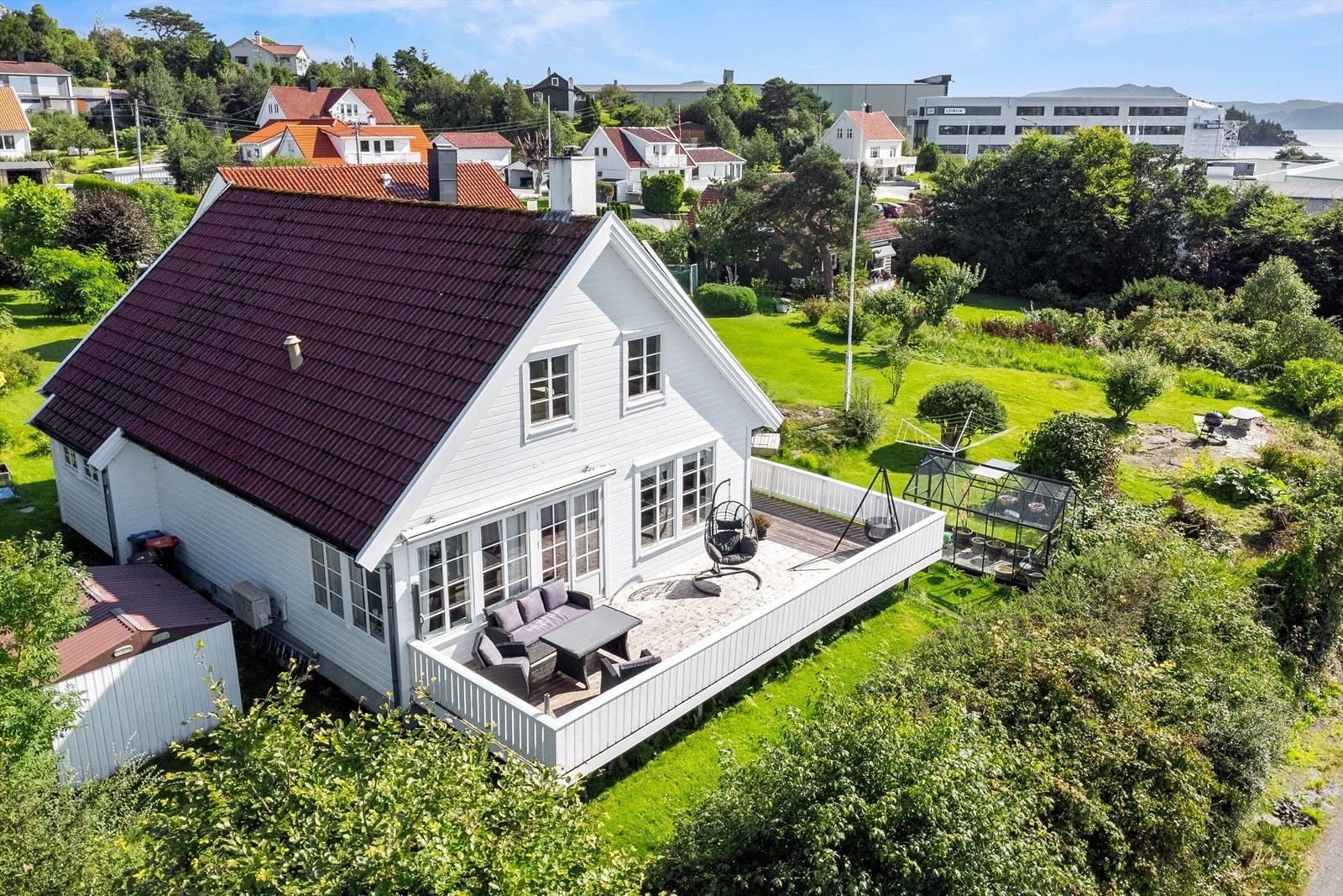 Boligen ble oppført i 1992 og holder gjennomgående god standard. Galleribilde