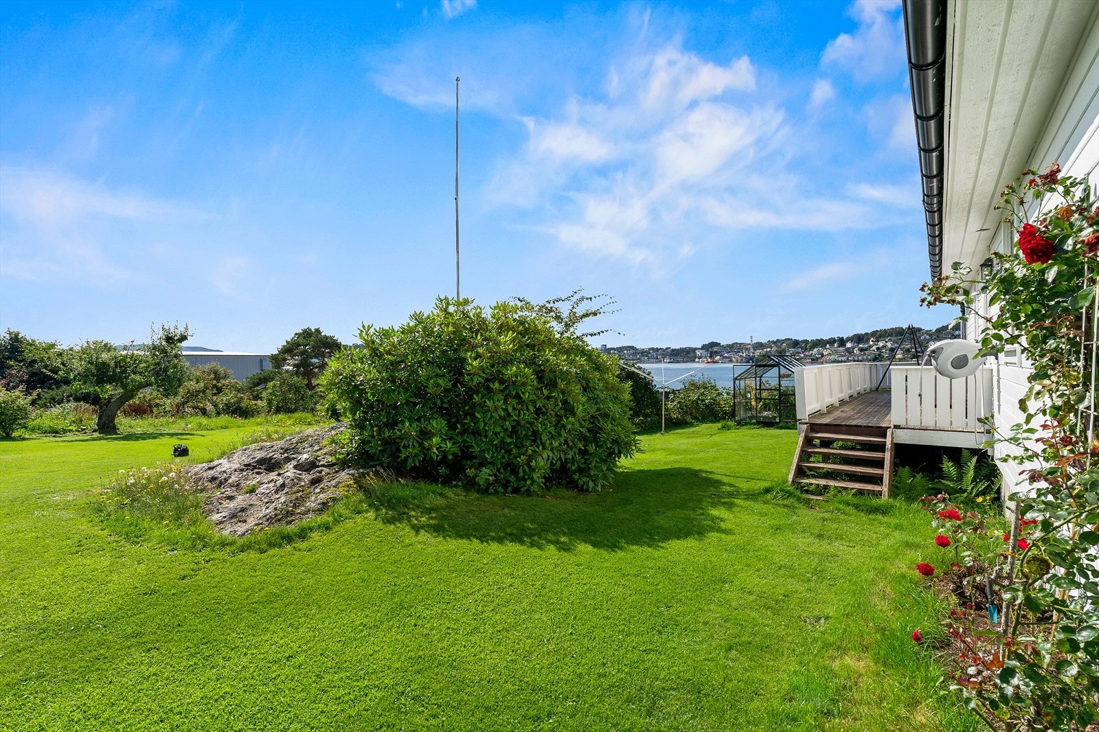 Herlig, solrik uteplass!. Galleribilde