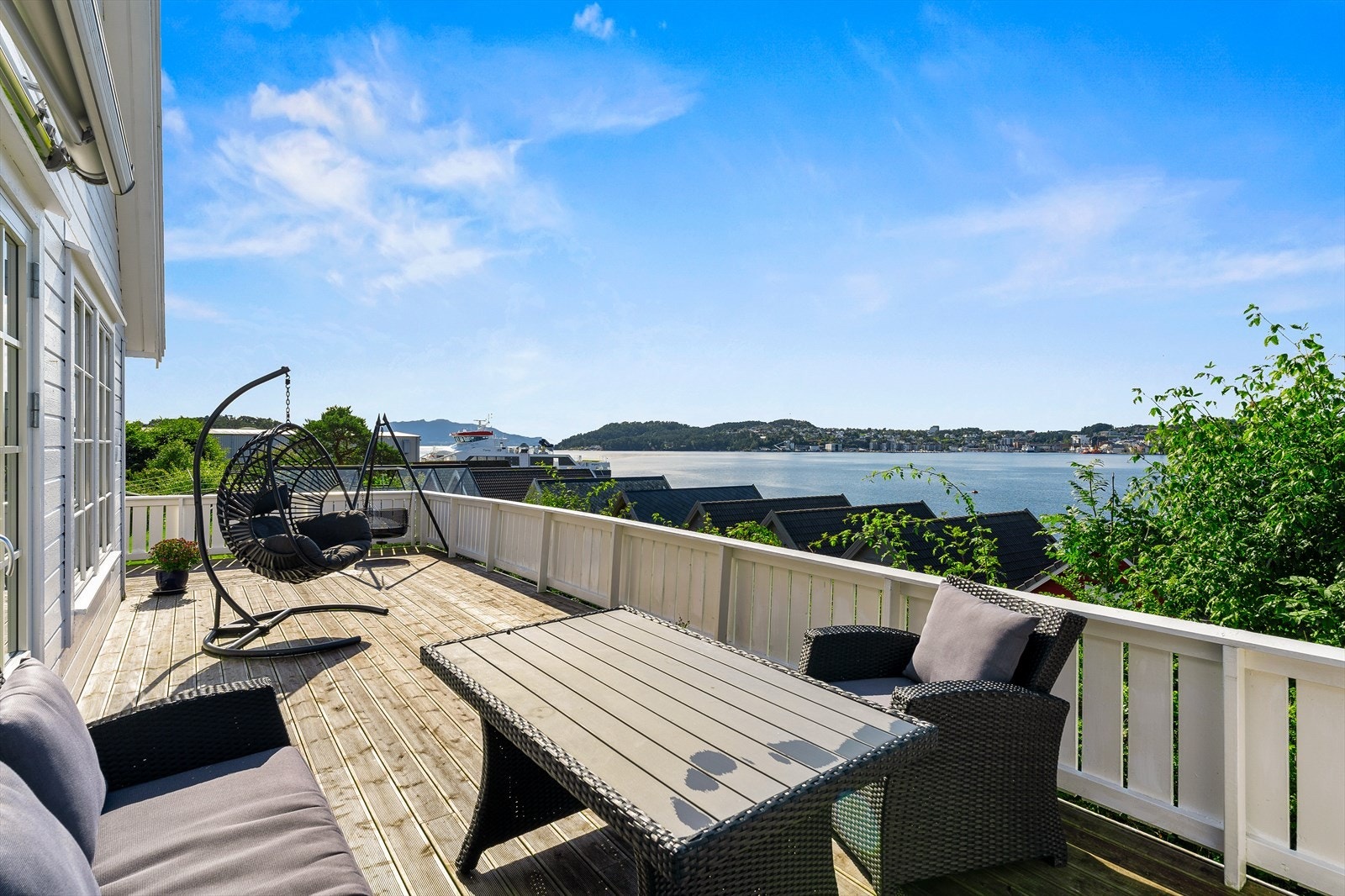 Her ute kan dere nyte varme sommerdager på best mulig vis med familie og venner! Galleribilde