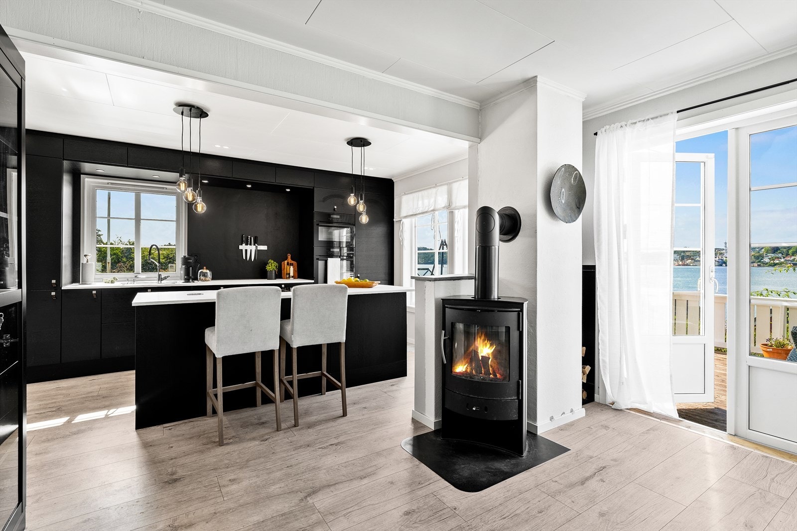 Lekker peis som best nytes på kalde vinterdager, men som også kan nytes for hyggens skyld resten av året. Galleribilde