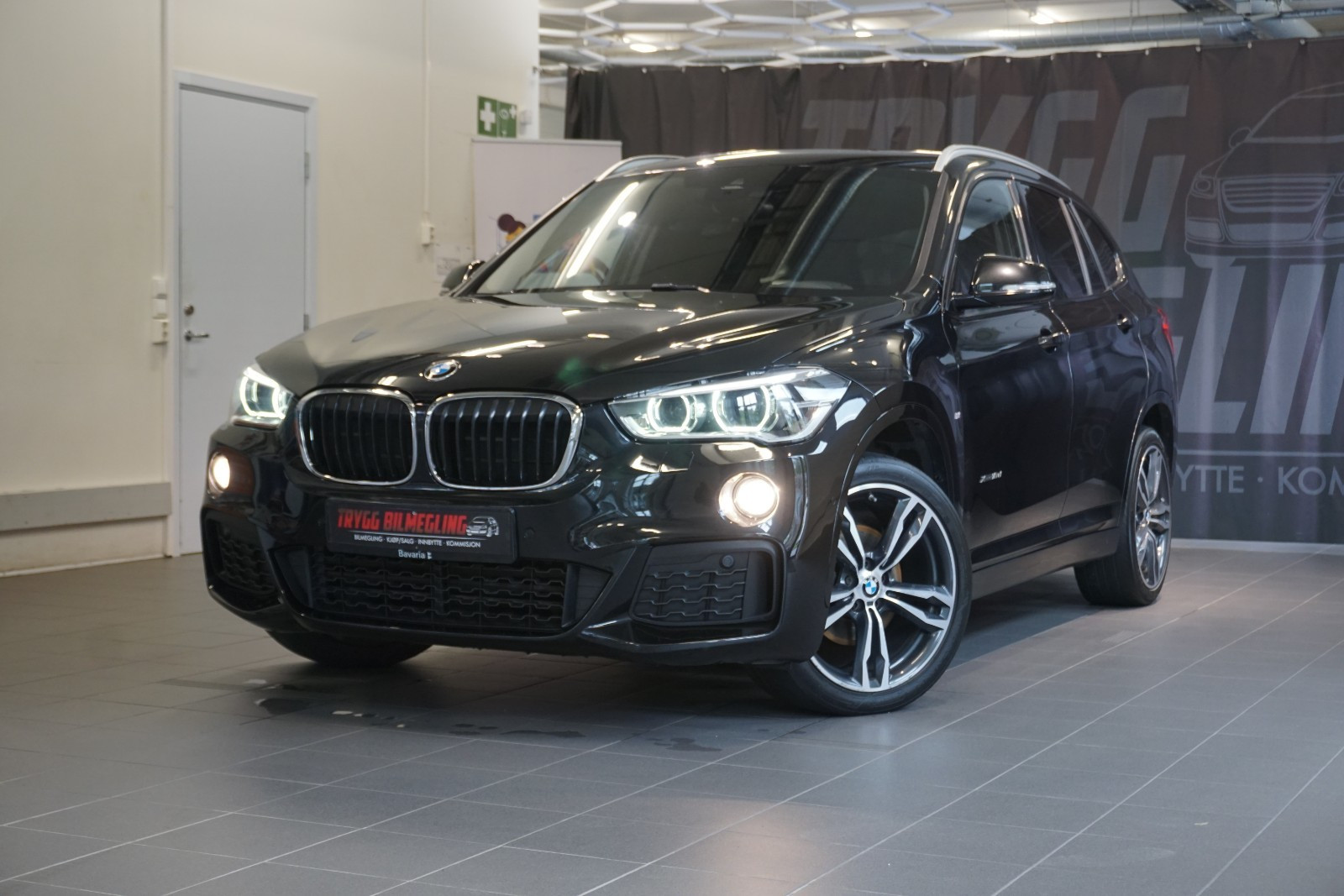 BMW X1 xDrive18D-150HK///M-SPORT*AUT*CRUISE*SKINN*PANORAMA++++