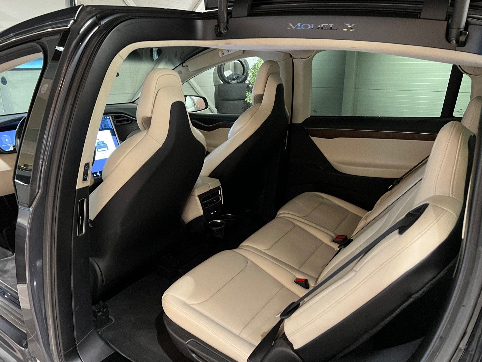 Tesla Model X 14