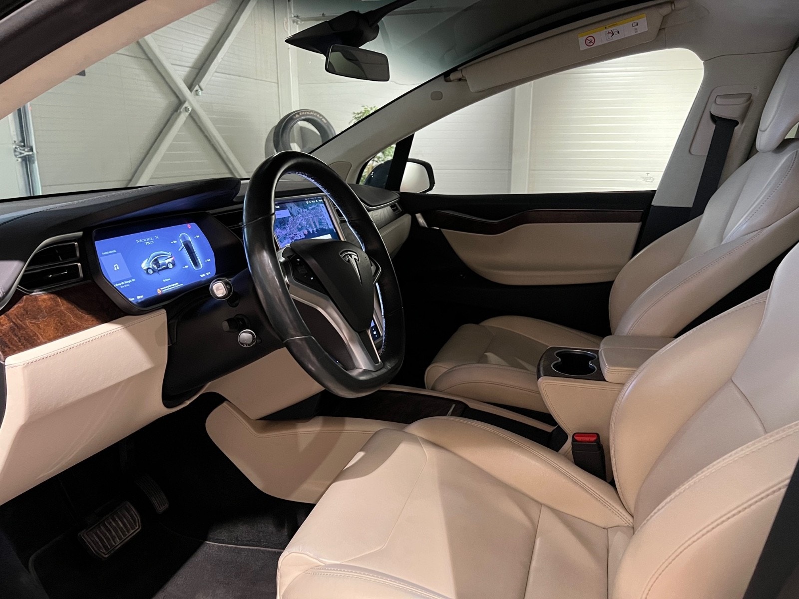 Tesla Model X 11
