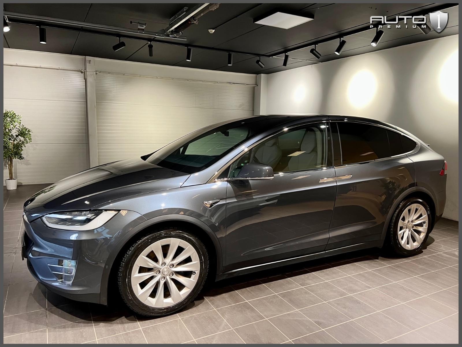 Tesla Model X 1