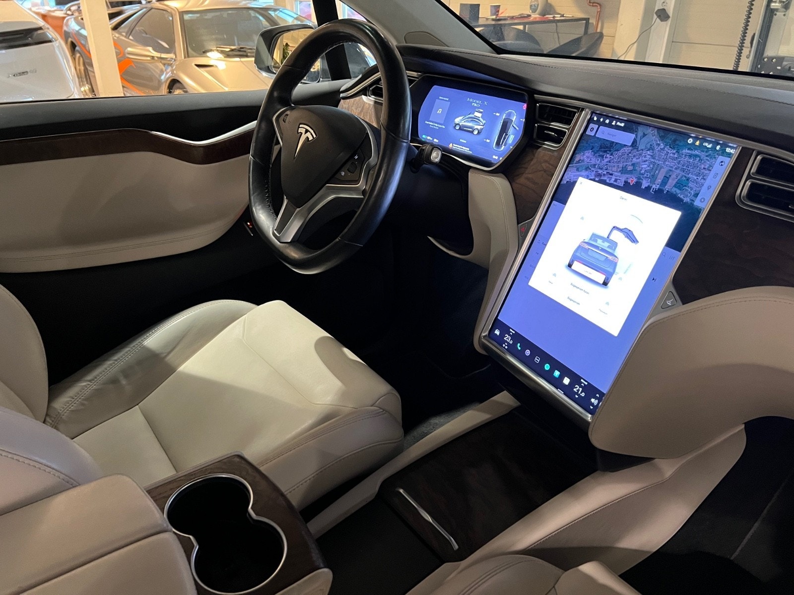 Tesla Model X 22