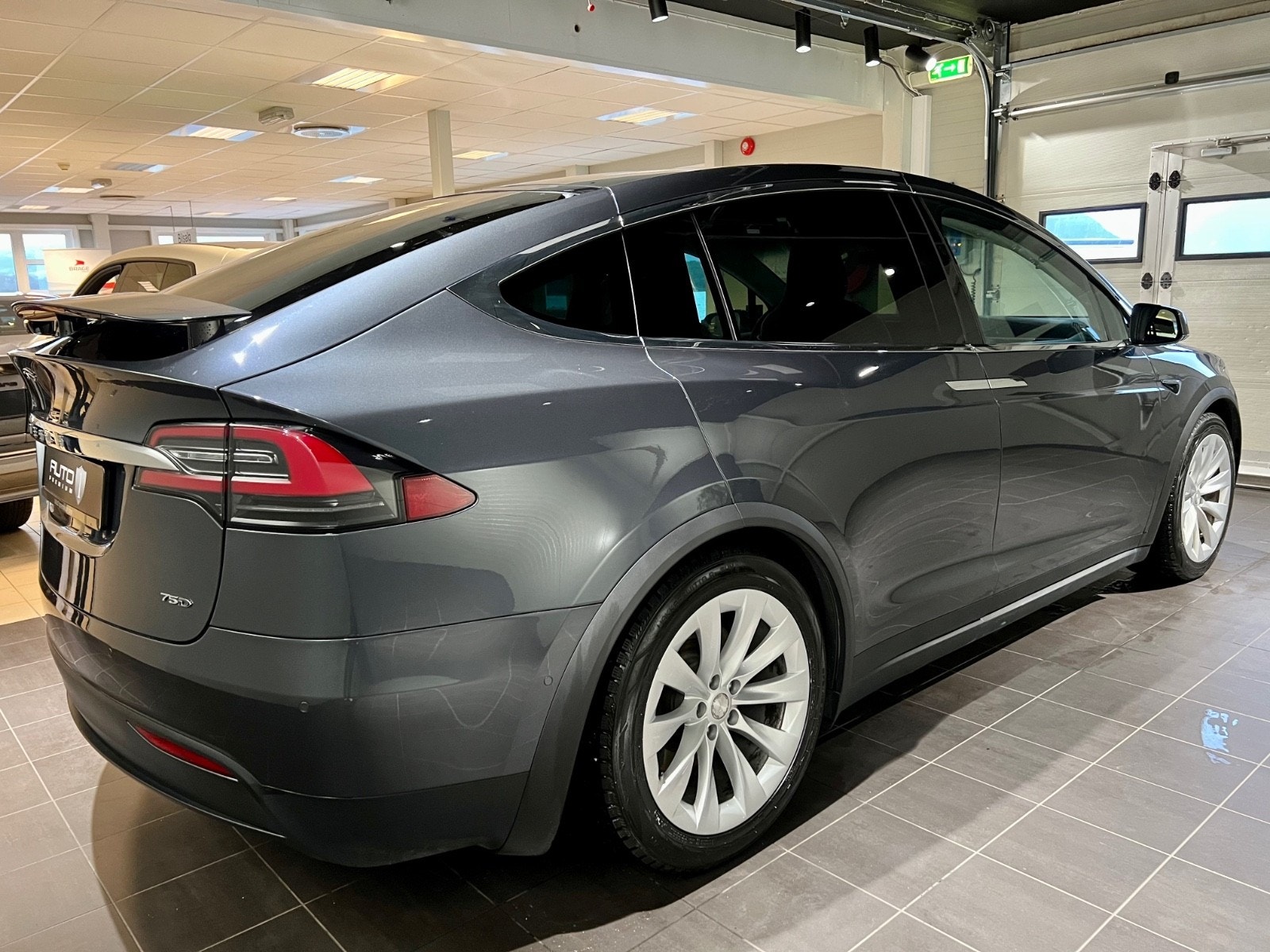 Tesla Model X 9