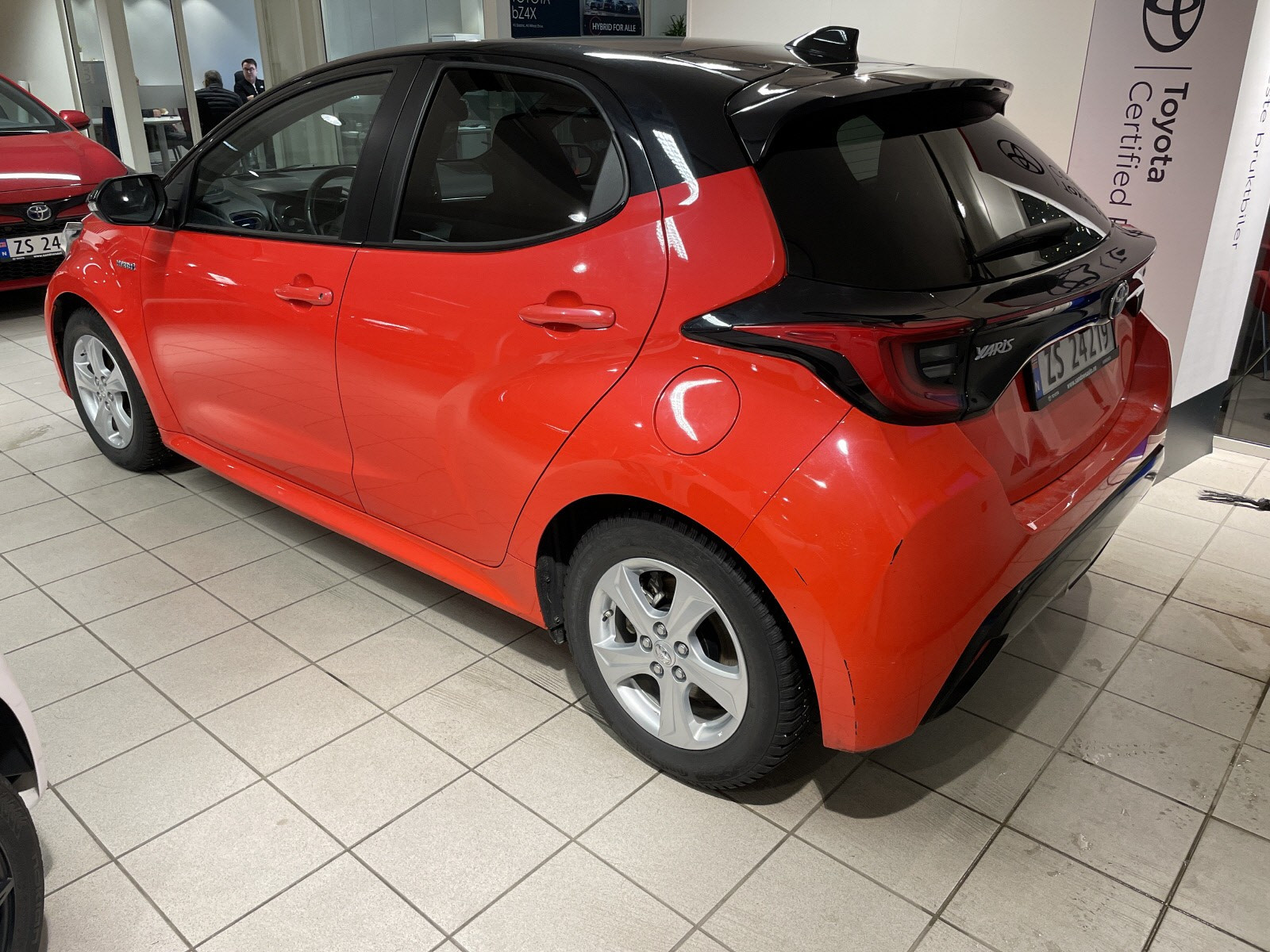 Toyota Yaris 1,5 Hybrid Premier Edition aut 3