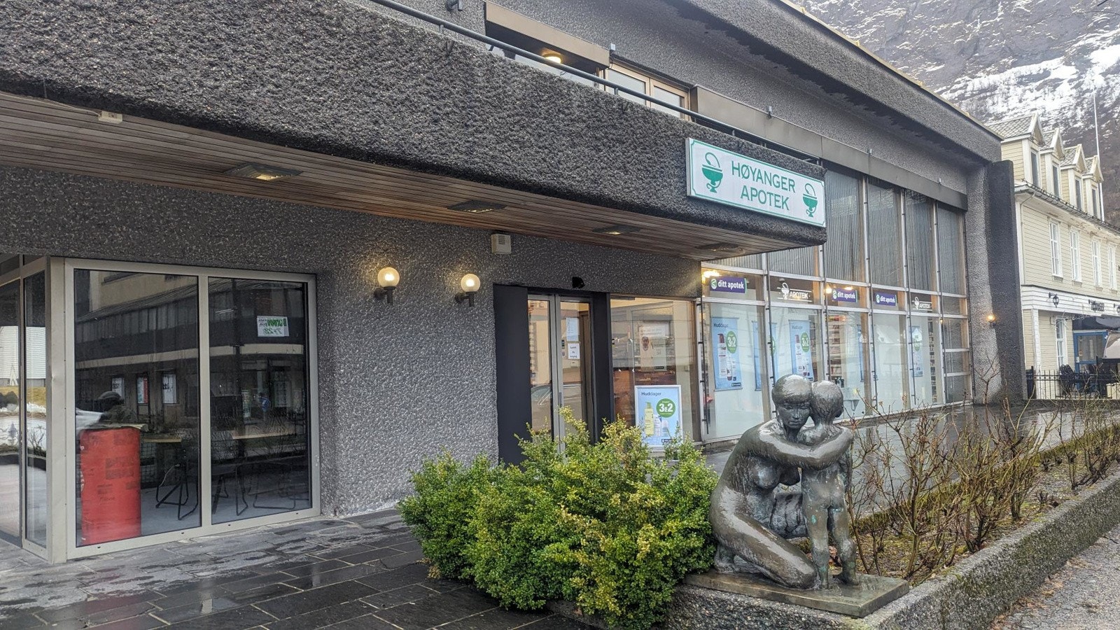 Høyanger Apotek i 1. etg. Galleribilde