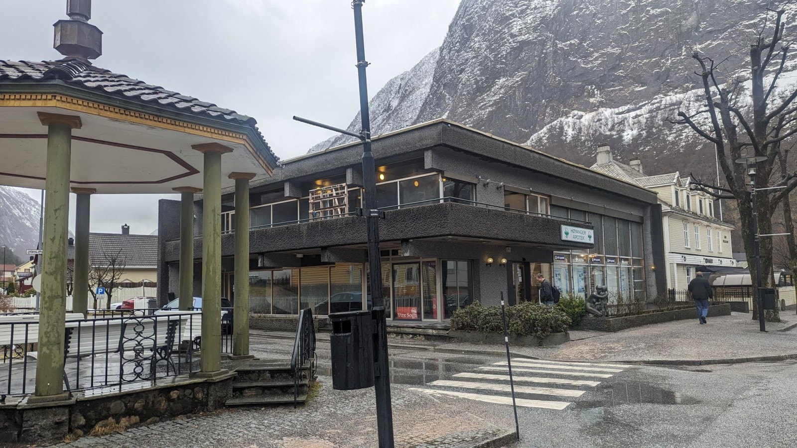 Midt i Høyanger sentrum Galleribilde