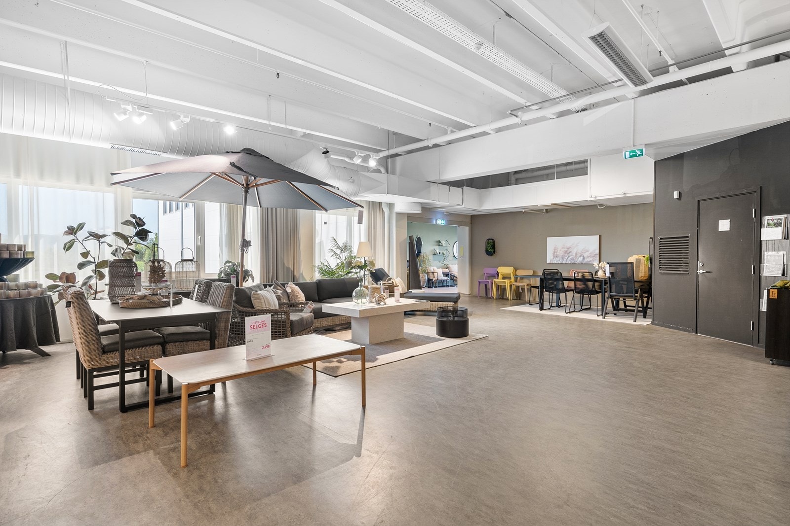 Fra inngangsparti, vinduer mot vest Galleribilde