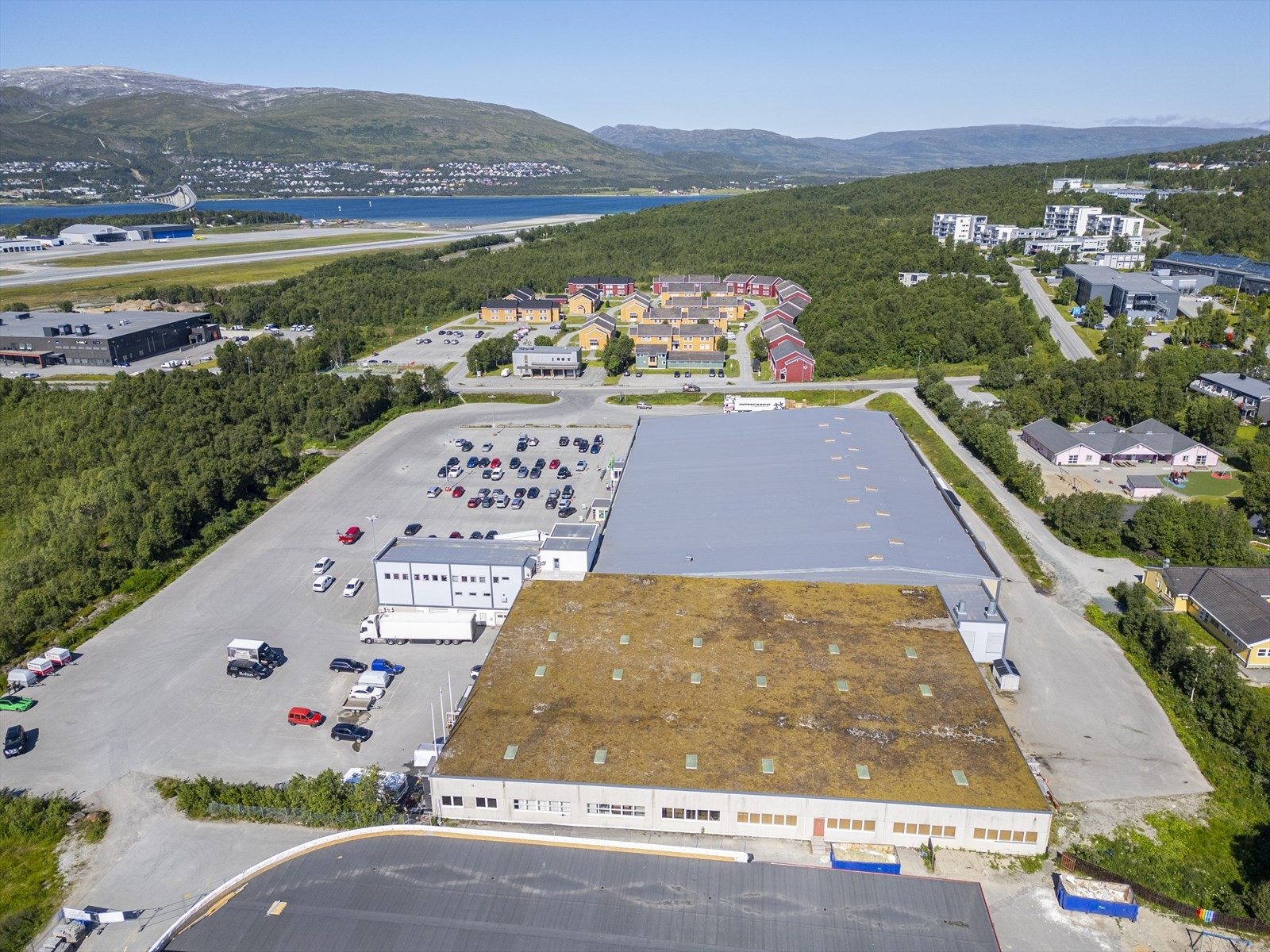 Stor parkering, vindusflater mot sør Galleribilde