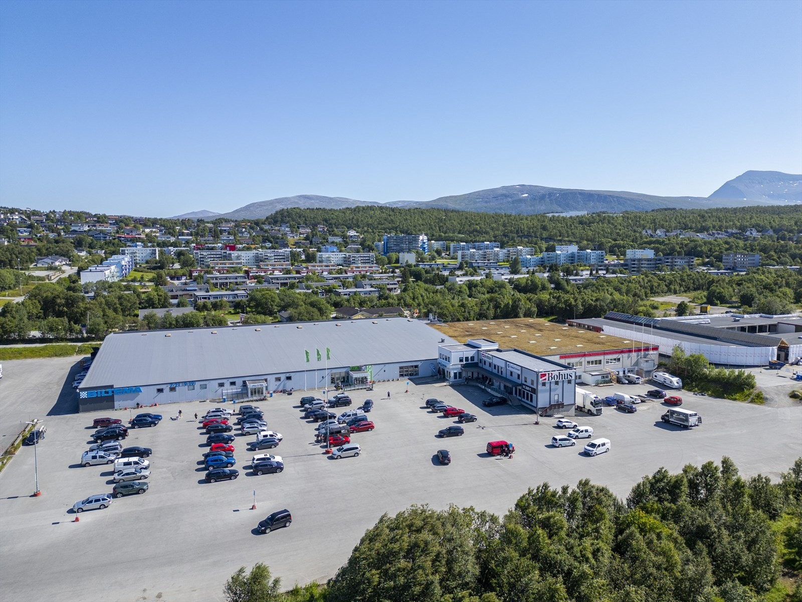 Biltema, Kiwi og Leos lekeland er nærmeste naboer som bidrar til mye aktivitet Galleribilde