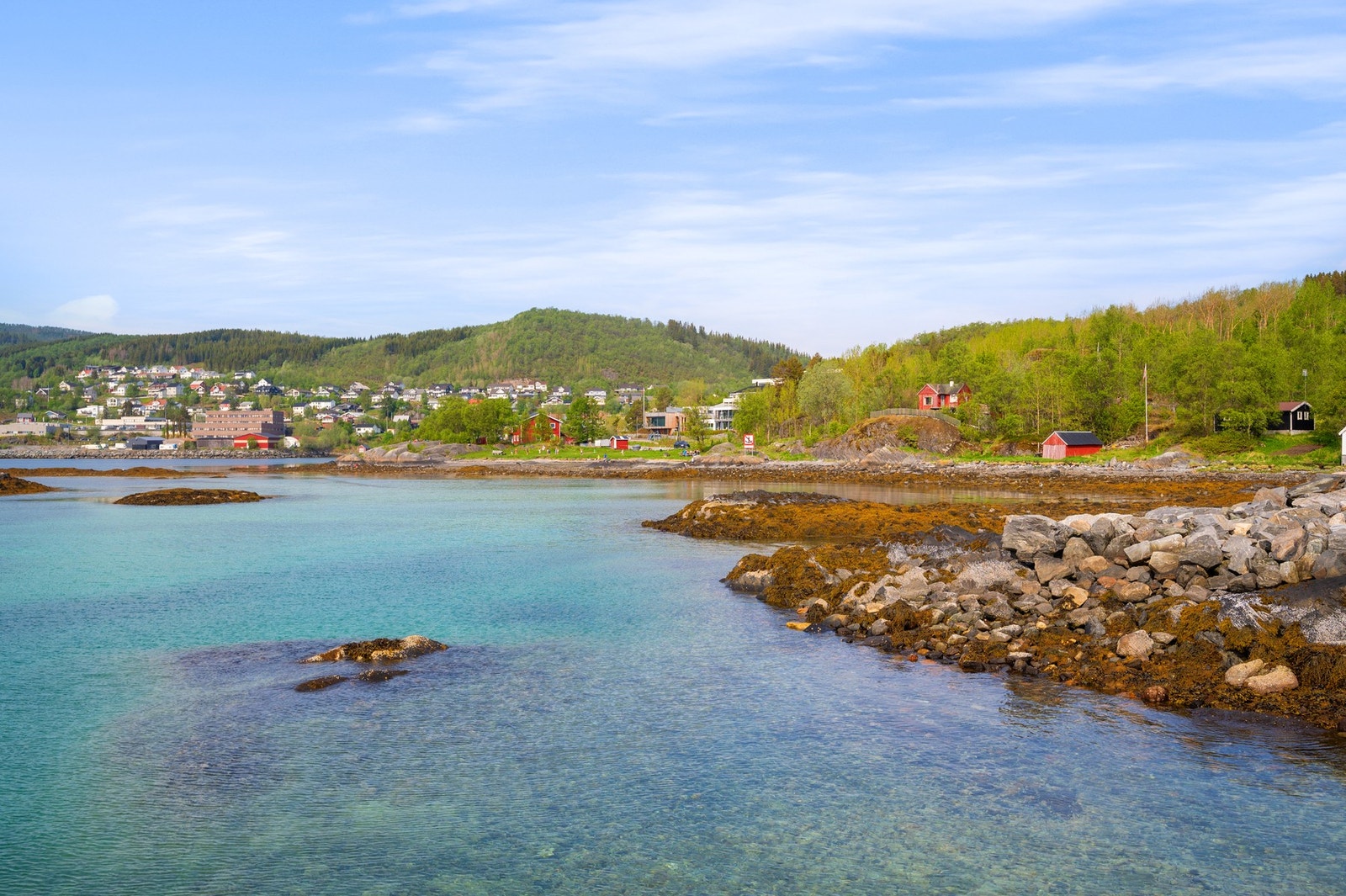 Fjæra i Kanebogen er en av byens mest populære badeplasser Galleribilde