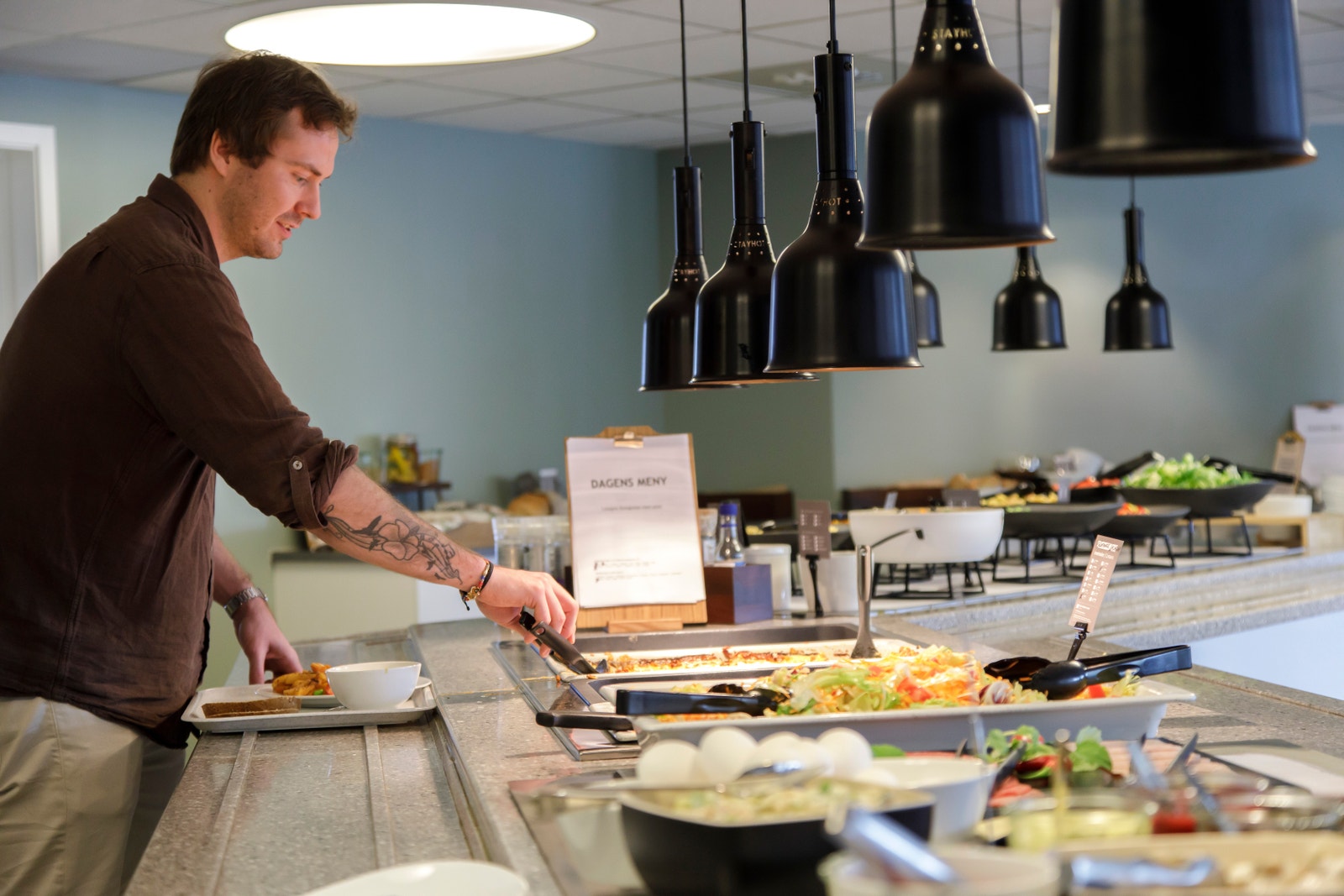 Personalrestauranten driftes av Compass Group Galleribilde
