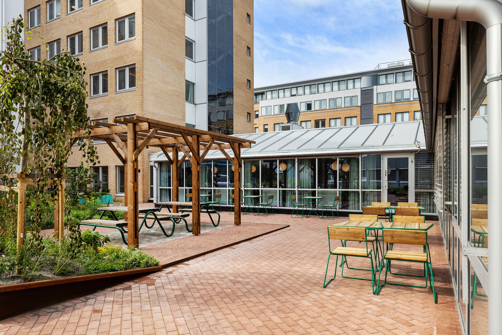 Utetorget tilknyttet personalrestauranten Galleribilde