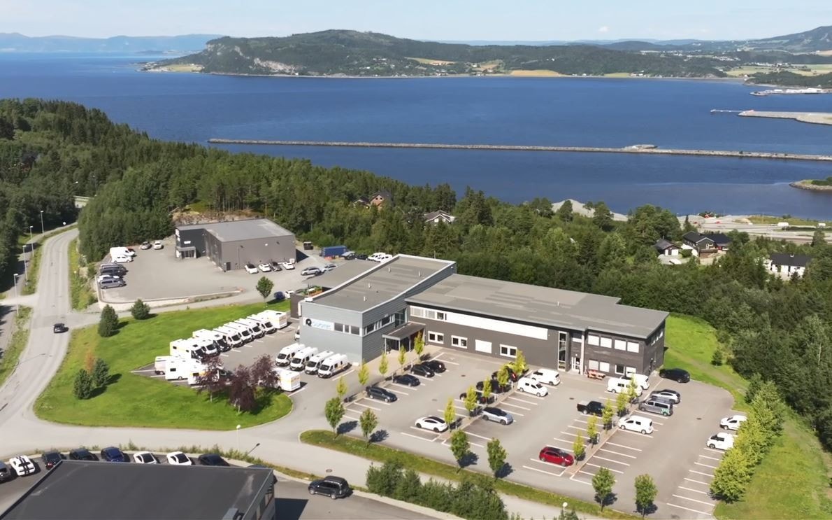 Eiendommen er pent opparbeidet og har god parkeringsdekning. Galleribilde