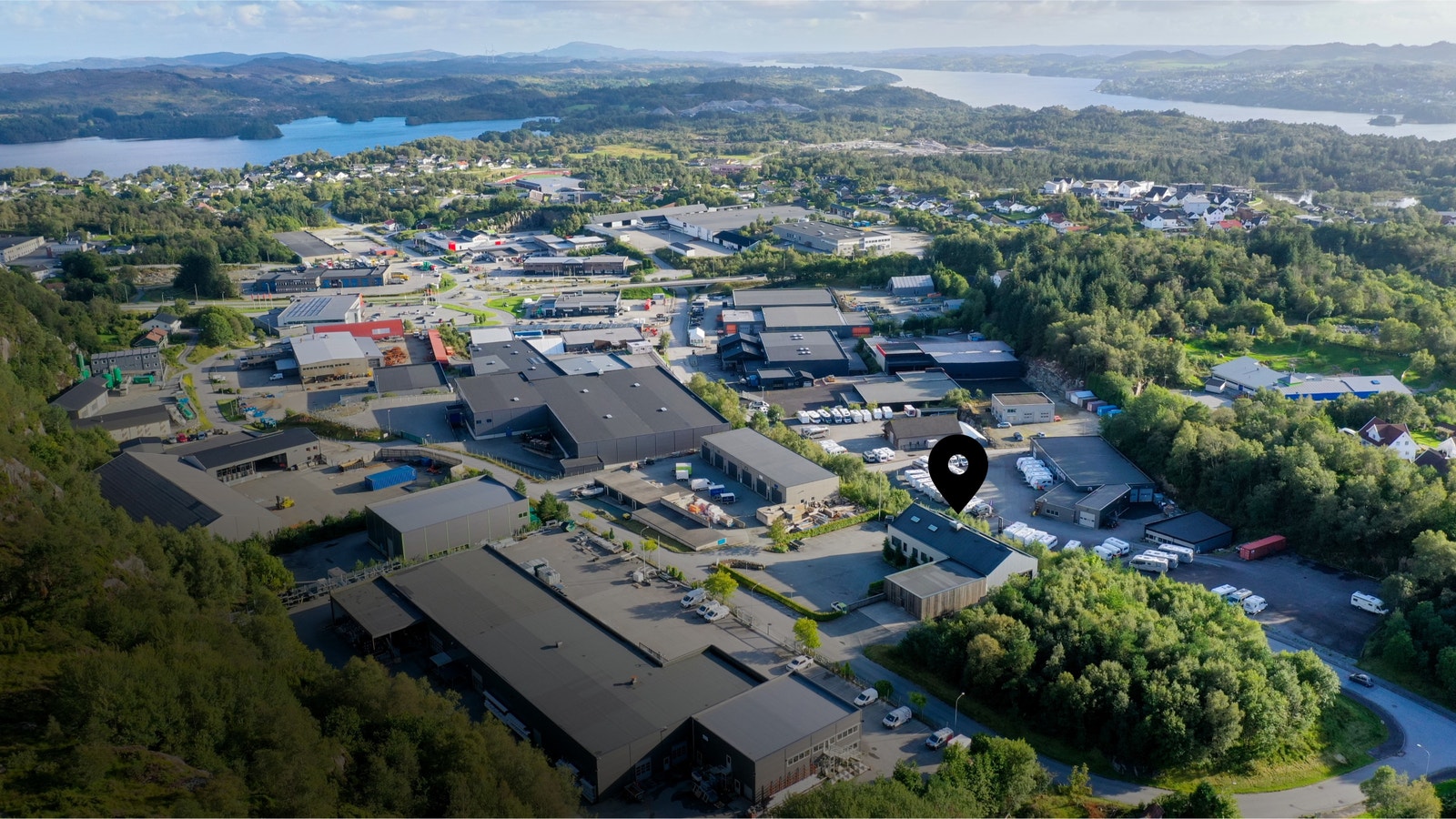 Bygget ligger i enden av Frakkagjerd Industriområde Galleribilde