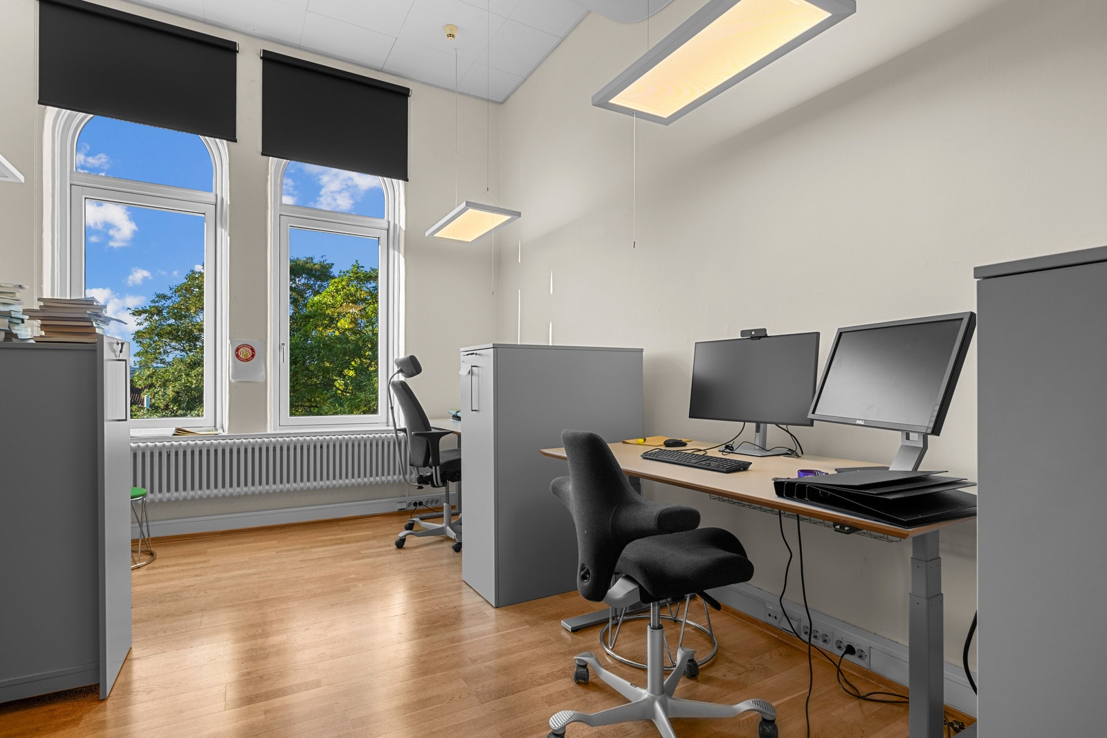 Lyse og luftige kontor med god takhøyde Galleribilde