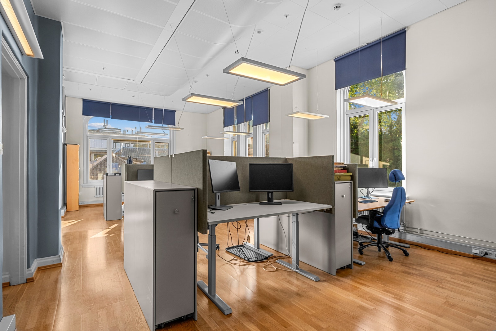 Lyse og luftige kontor med god takhøyde Galleribilde